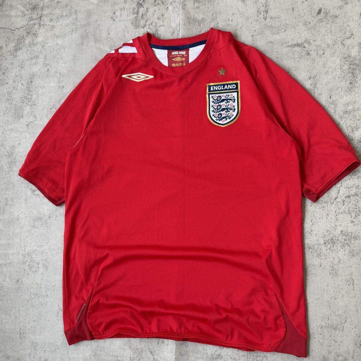 Umbro Vintage 2006-2008 England Away Football Jersey / Umbro Red Size US L / EU 52-54 / 3 - 2 Thumbnail