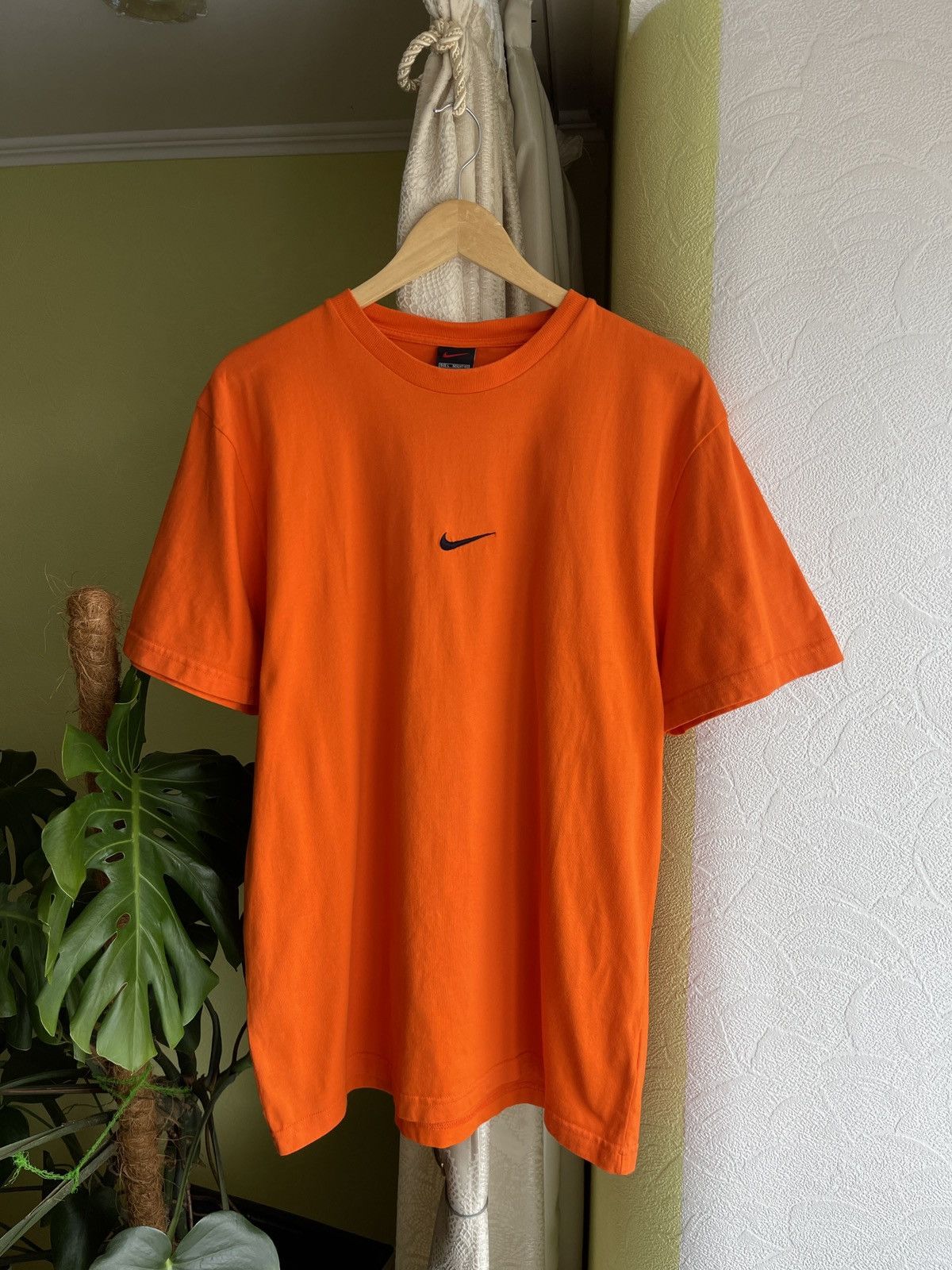 Nike middle swoosh t shirt clearance