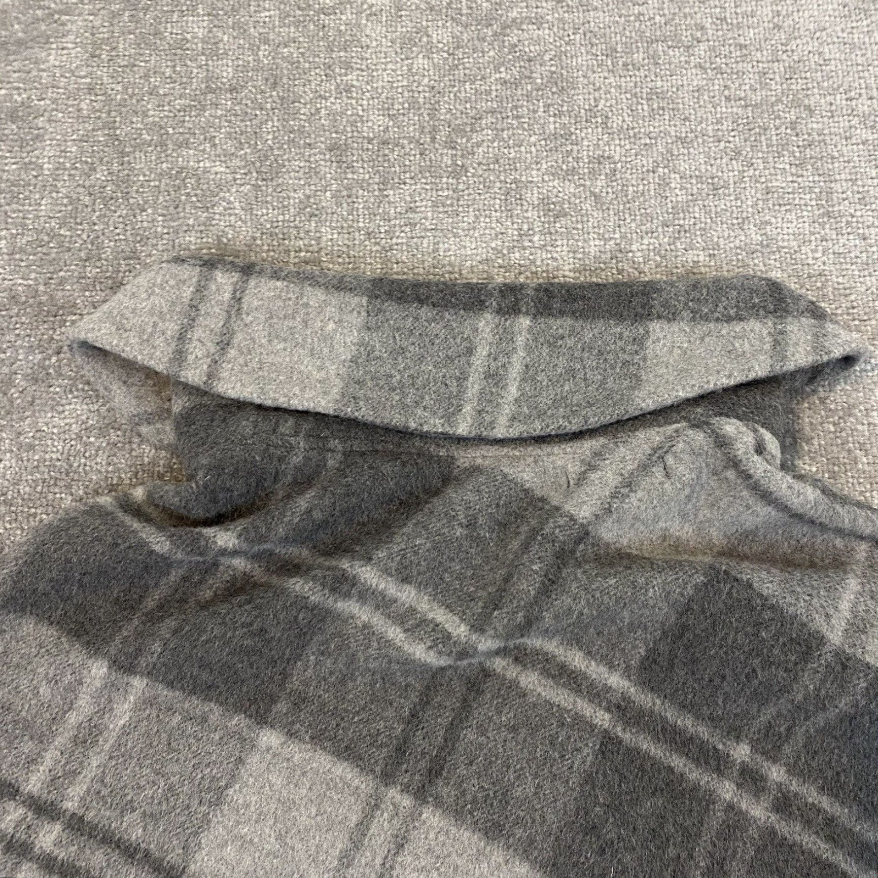 Ralph Lauren VINTAGE Lauren Ralph Lauren Poncho Cape Wool Gray Plaid One Size Women's Fall Winter Casual Formal Size ONE SIZE - 8 Thumbnail