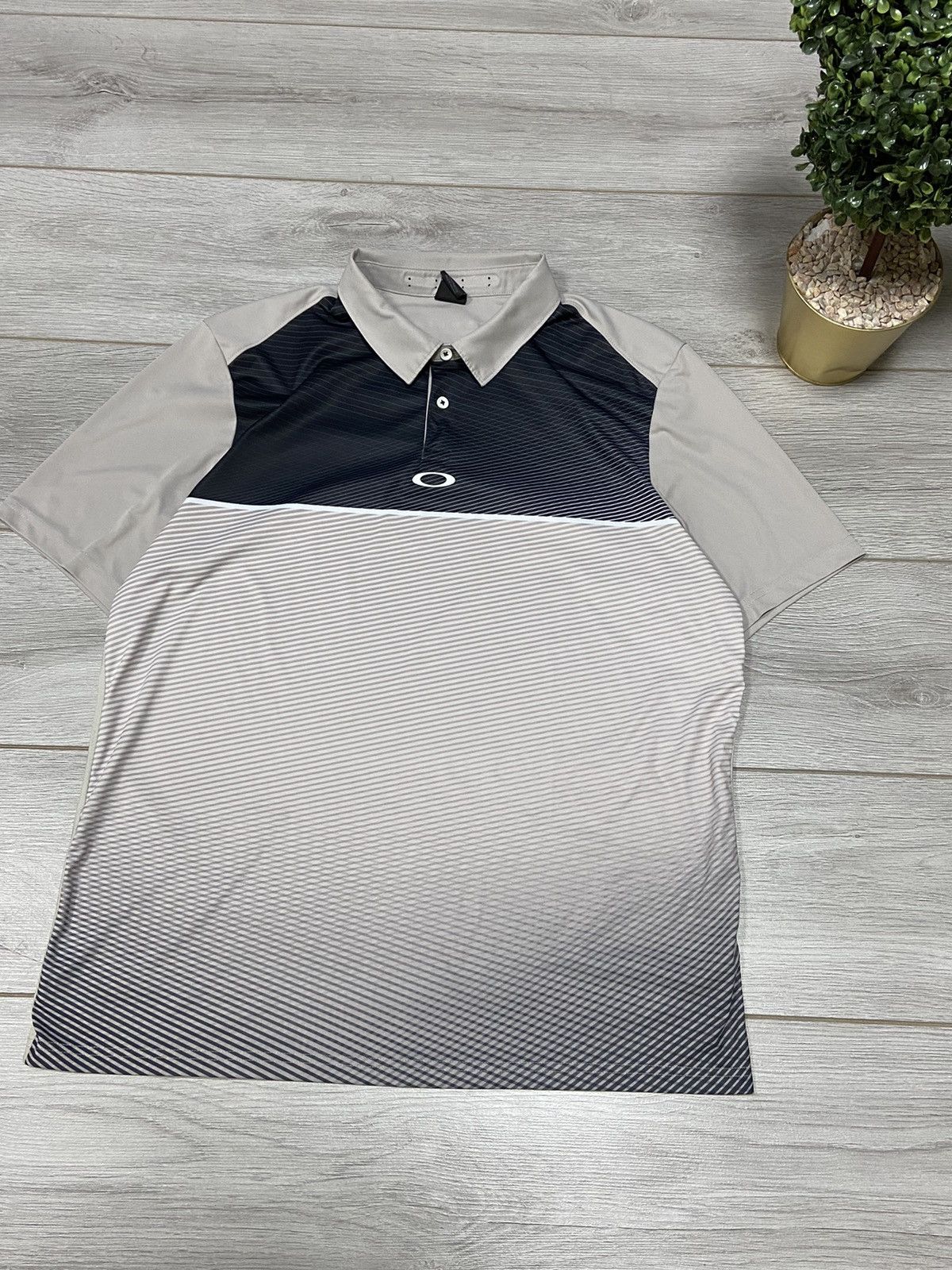 Oakley Oakley vintage stripes polo striped centr logo Size US L / EU 52-54 / 3 - 1 Thumbnail