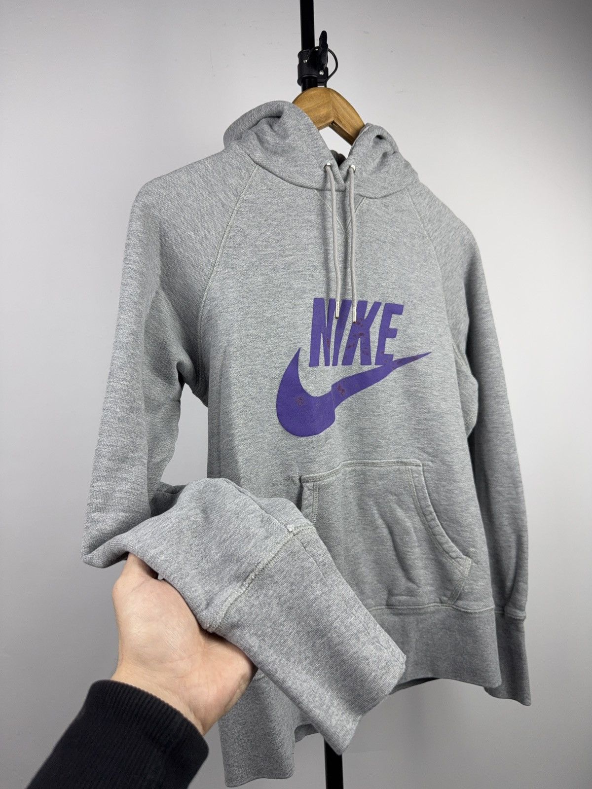 Nike 00s Retro Nike Purple Logo Y2K Sportswear Hoodie Grey Size L / US 10 / IT 46 - 7 Thumbnail