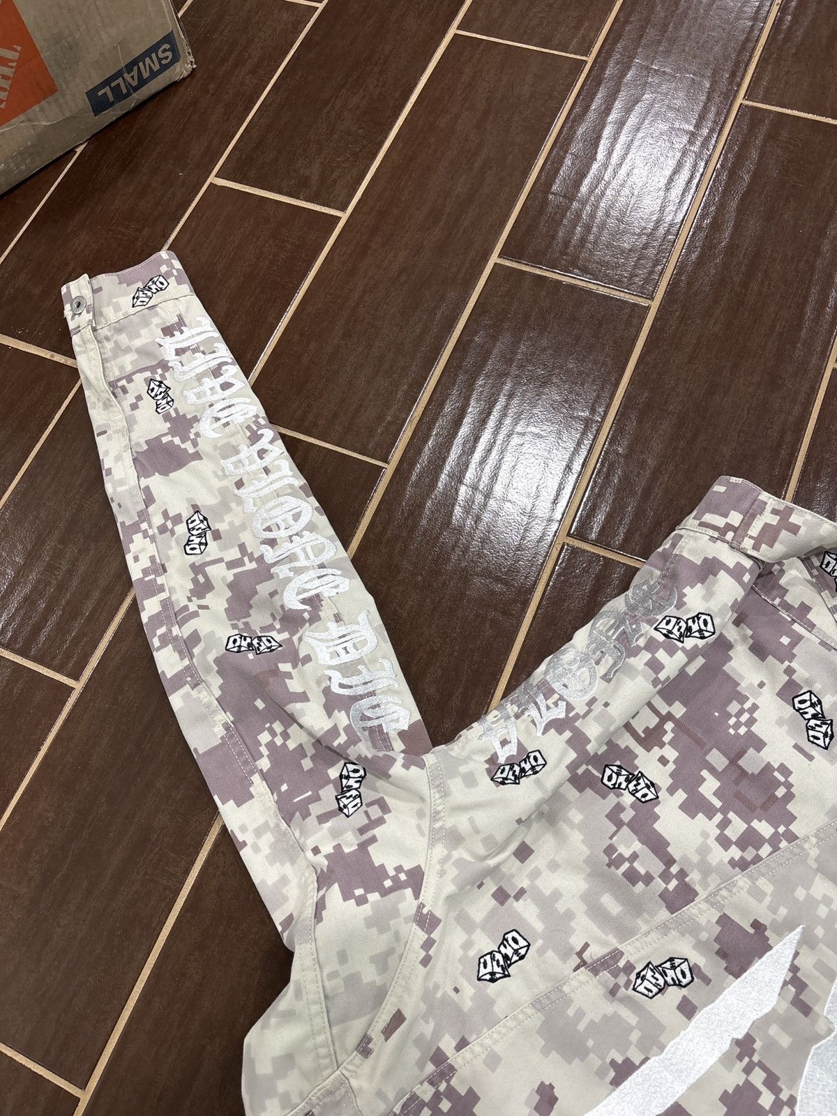 Vlone WORN 5x Vlone Friends Dice Digi Camo Denim Jacket Size Large Size US L / EU 52-54 / 3 - 5 Thumbnail