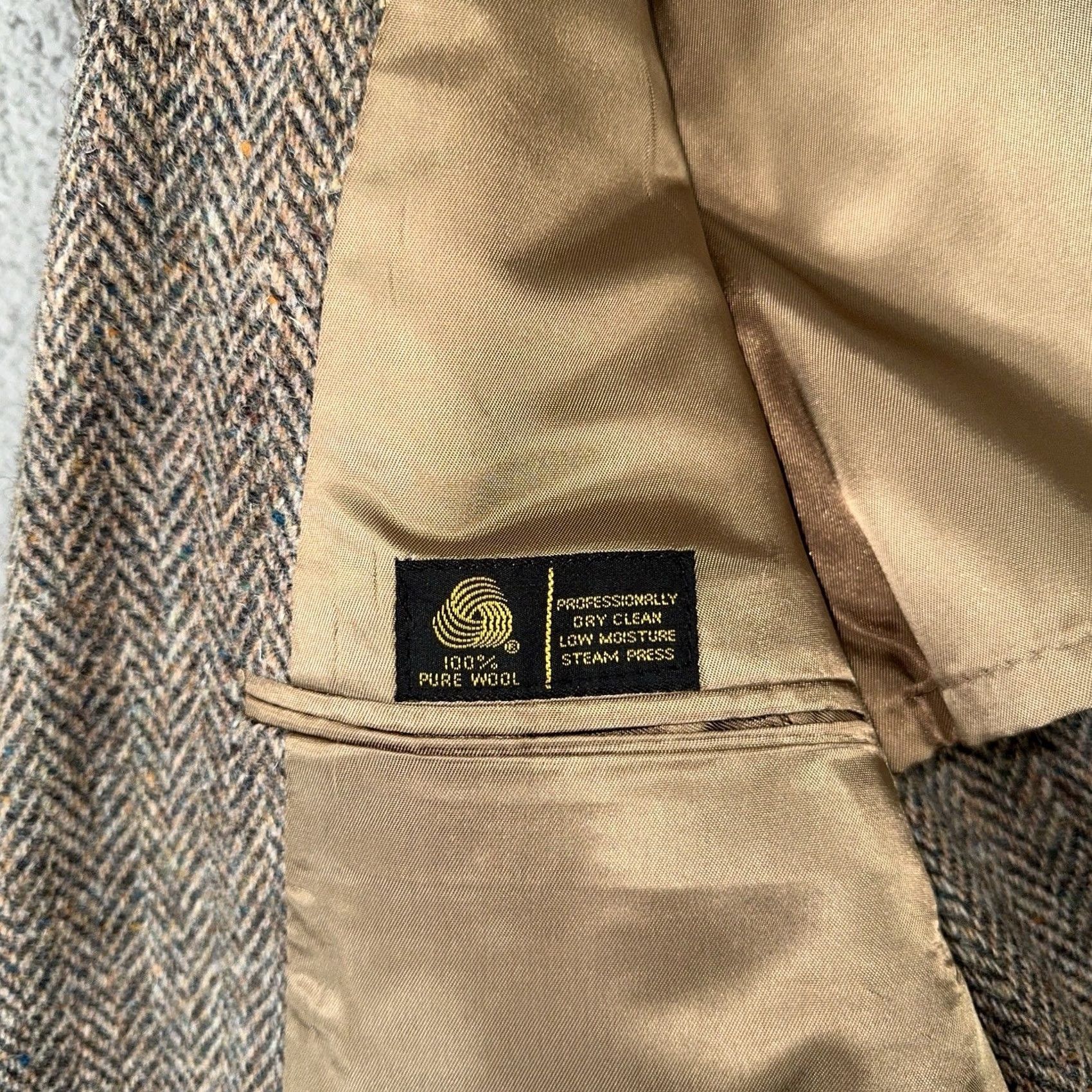 Harris Tweed VINTAGE Harris Tweed Blazer Sport Coat Wool 44 Long Herringbone USA Mens Long Coat 3-Button Notch Lapel Brown Size 44R - 4 Thumbnail