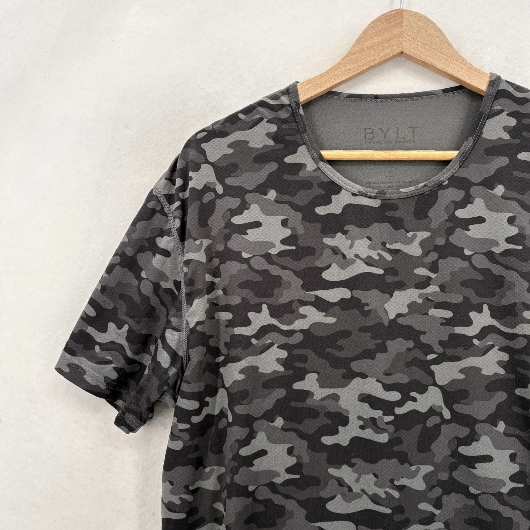 Vintage BYLT Shirt Mens M Gray Camouflage Short Sleeve Crew Neck Athletic T-Shirt Gym Training Performance Drop-Cut Size US M / EU 48-50 / 2 - 2 Thumbnail