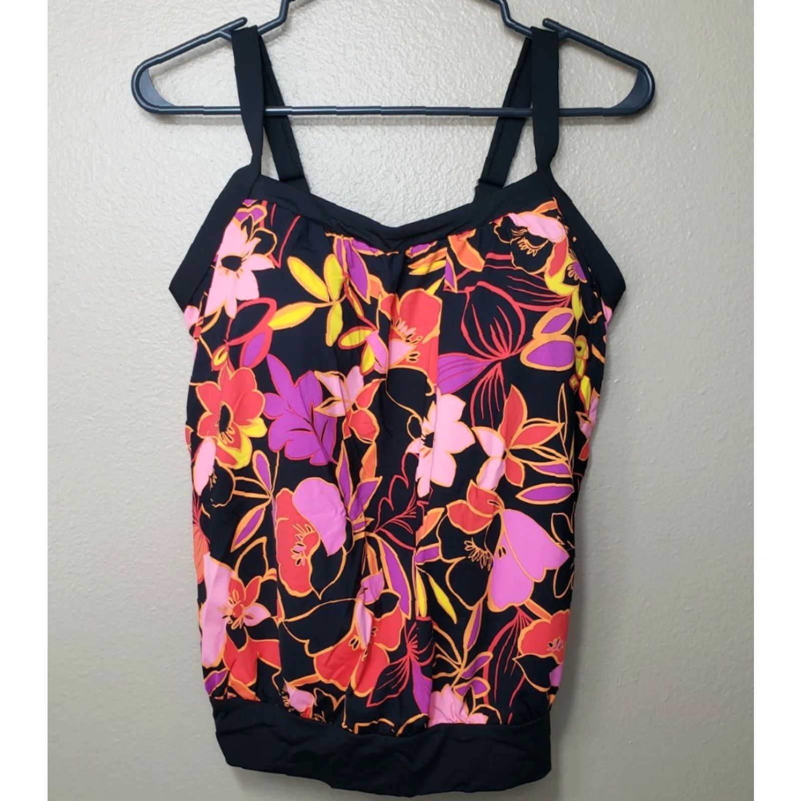 Lands' End **Multicolor Lands' End DDD-Cup Blouson Tankini Top Size 6** User: **DDD-Cup Multicolor Lands' End Blouson Tankini Top Size 6** Size ONE SIZE - 4 Thumbnail