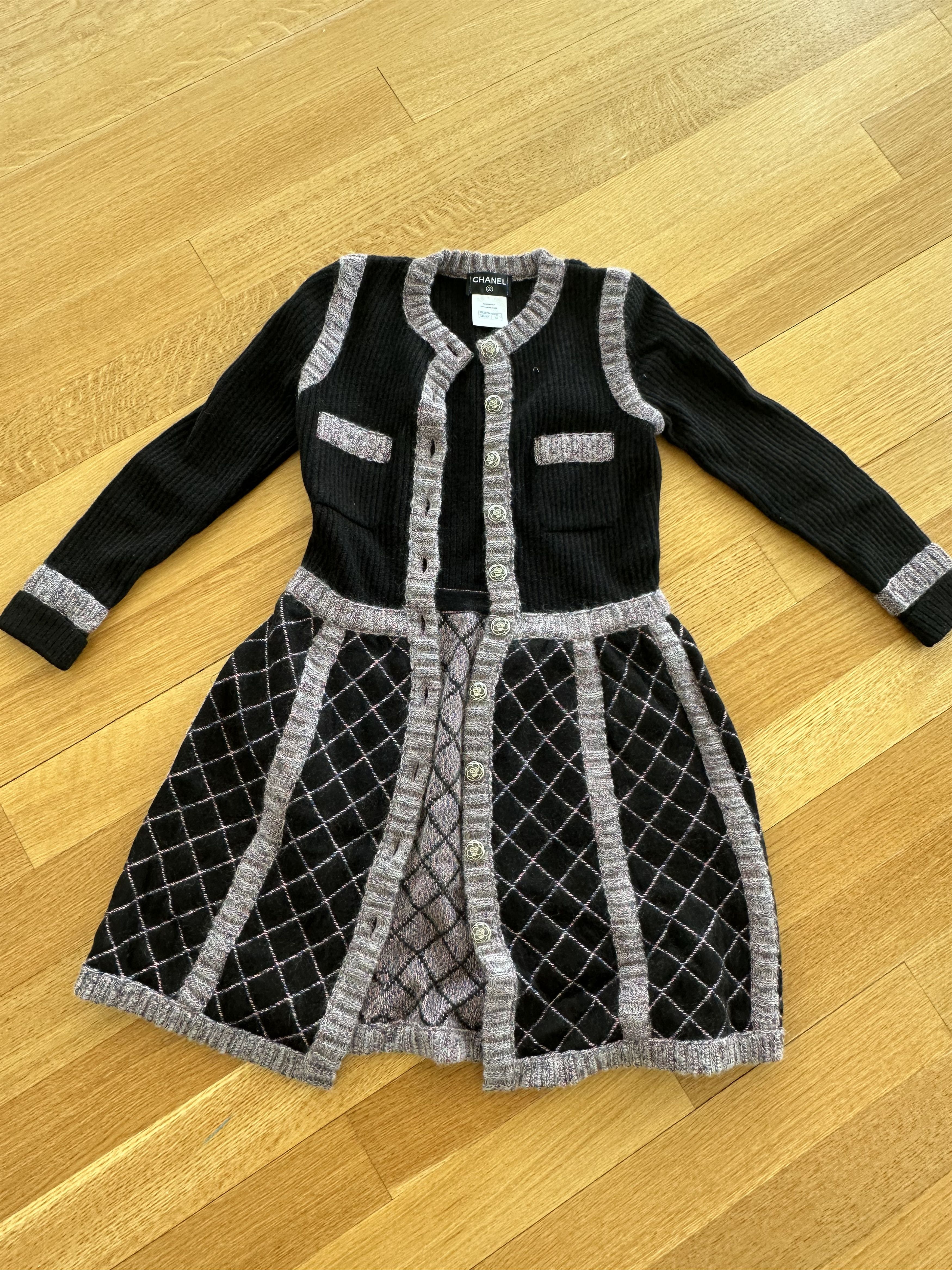 Chanel Chanel CC Button Knit cardigan Dress Size XXS / US 00 / IT 34 - 1 Thumbnail