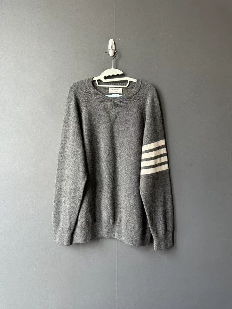 Thom Browne Thom Browne Medium-gray cashmere sweater 2505-Nextarrow Size US XL / EU 56 / 4 - 1 Thumbnail