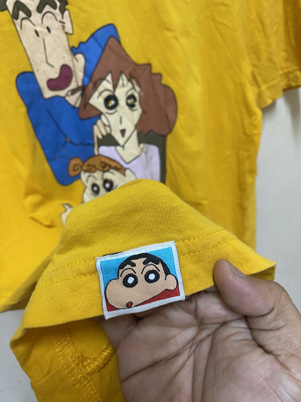 The Unbranded Brand Crayon Shinchan Family Crewneck Tee Size US M / EU 48-50 / 2 - 5 Thumbnail