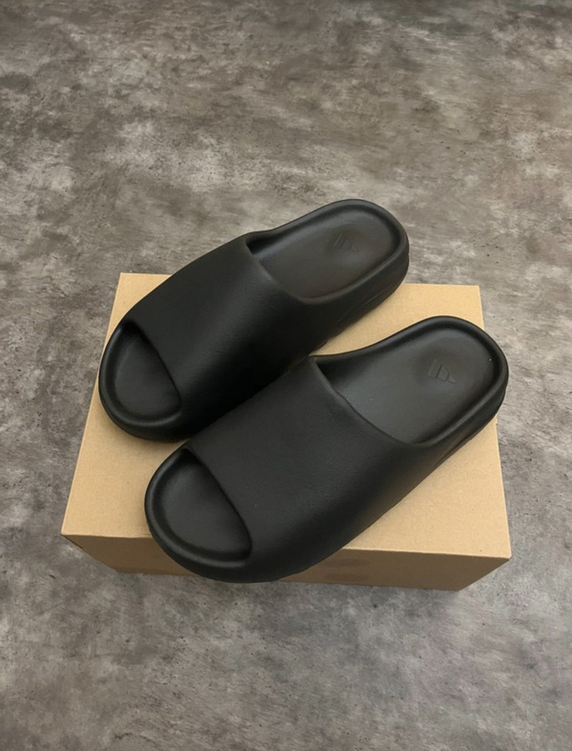 Yeezy Yeezy slide onyx Size US 11 / EU 44 - 1 Thumbnail