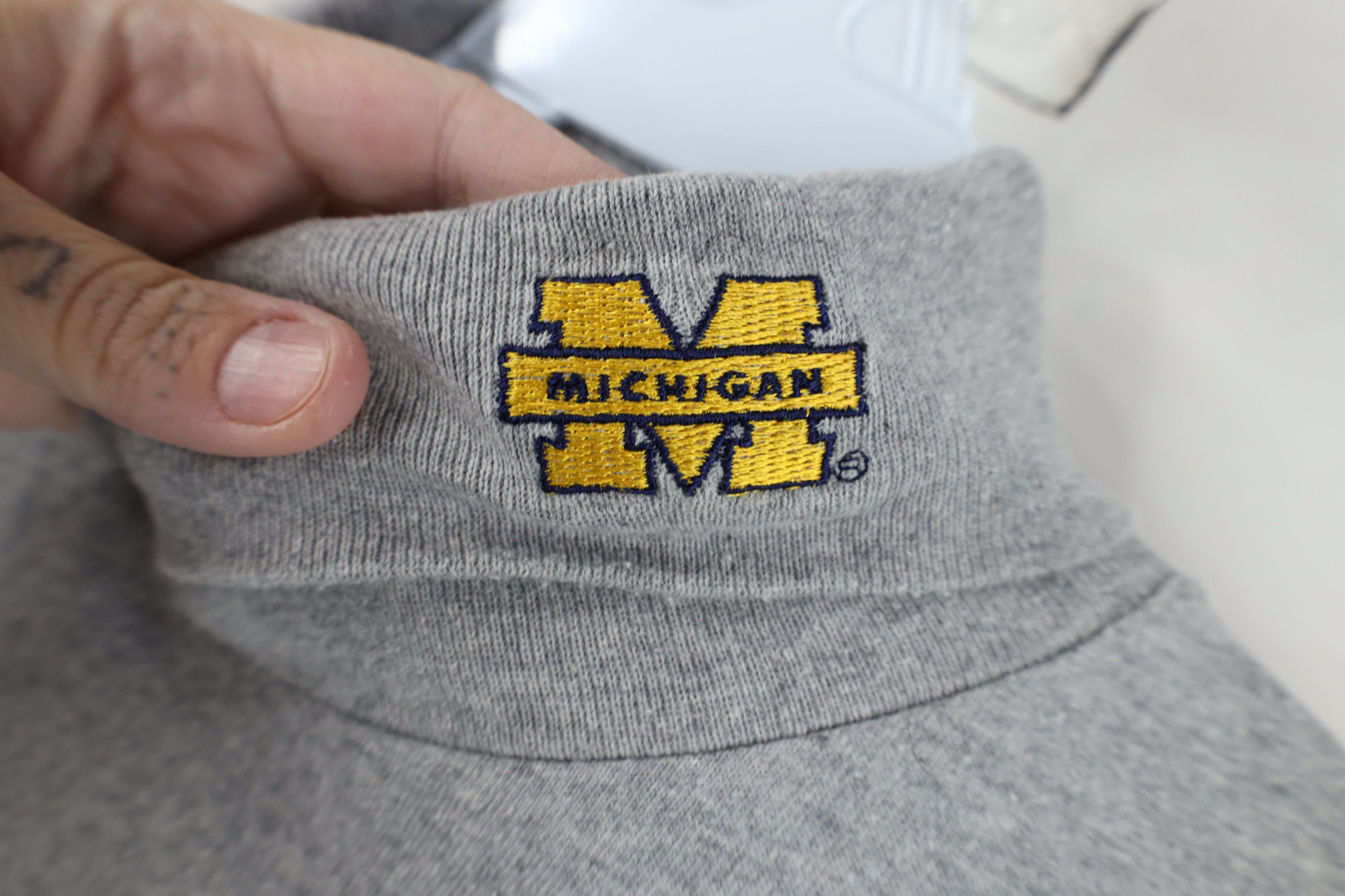 Vintage Vintage 90s University of Michigan Turtleneck T-Shirt USA Size M / US 6-8 / IT 42-44 - 4 Thumbnail