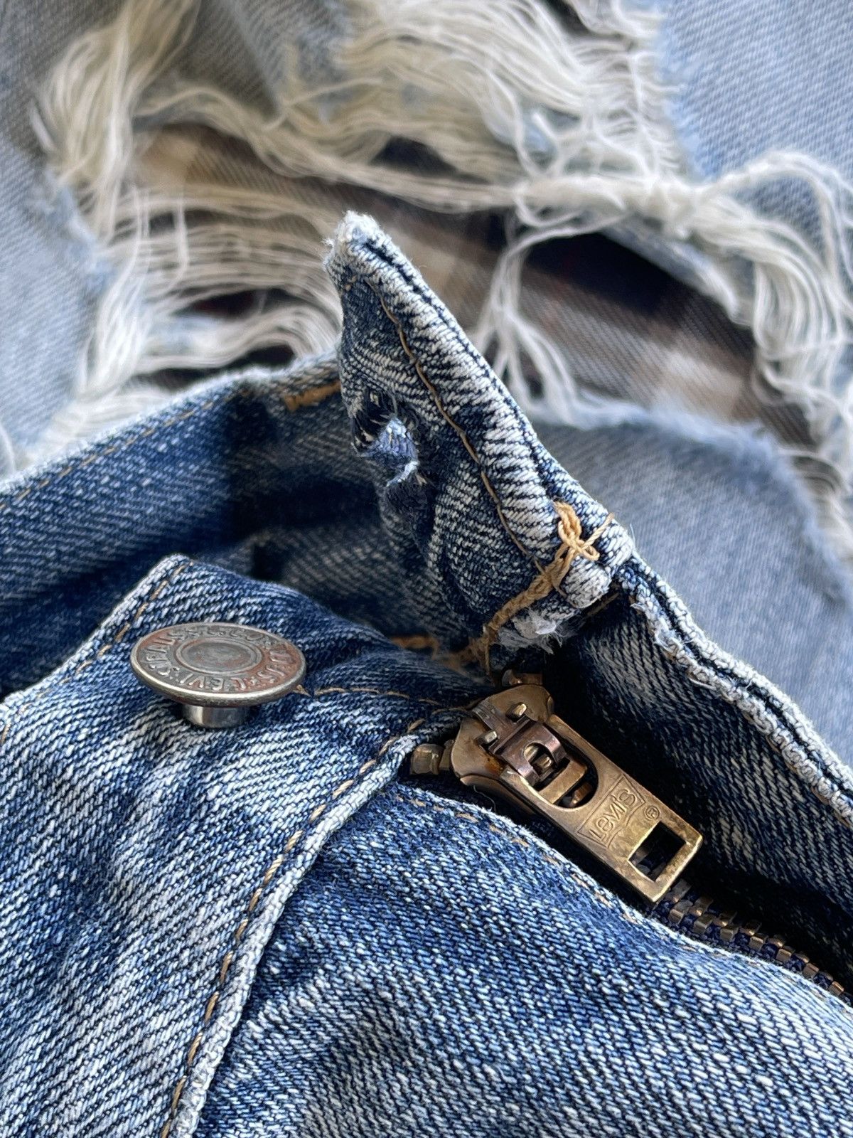 Levi's Vintage Clothing Vintage Levis Ripped Distressed Denim Size US 30 / EU 46 - 13 Thumbnail