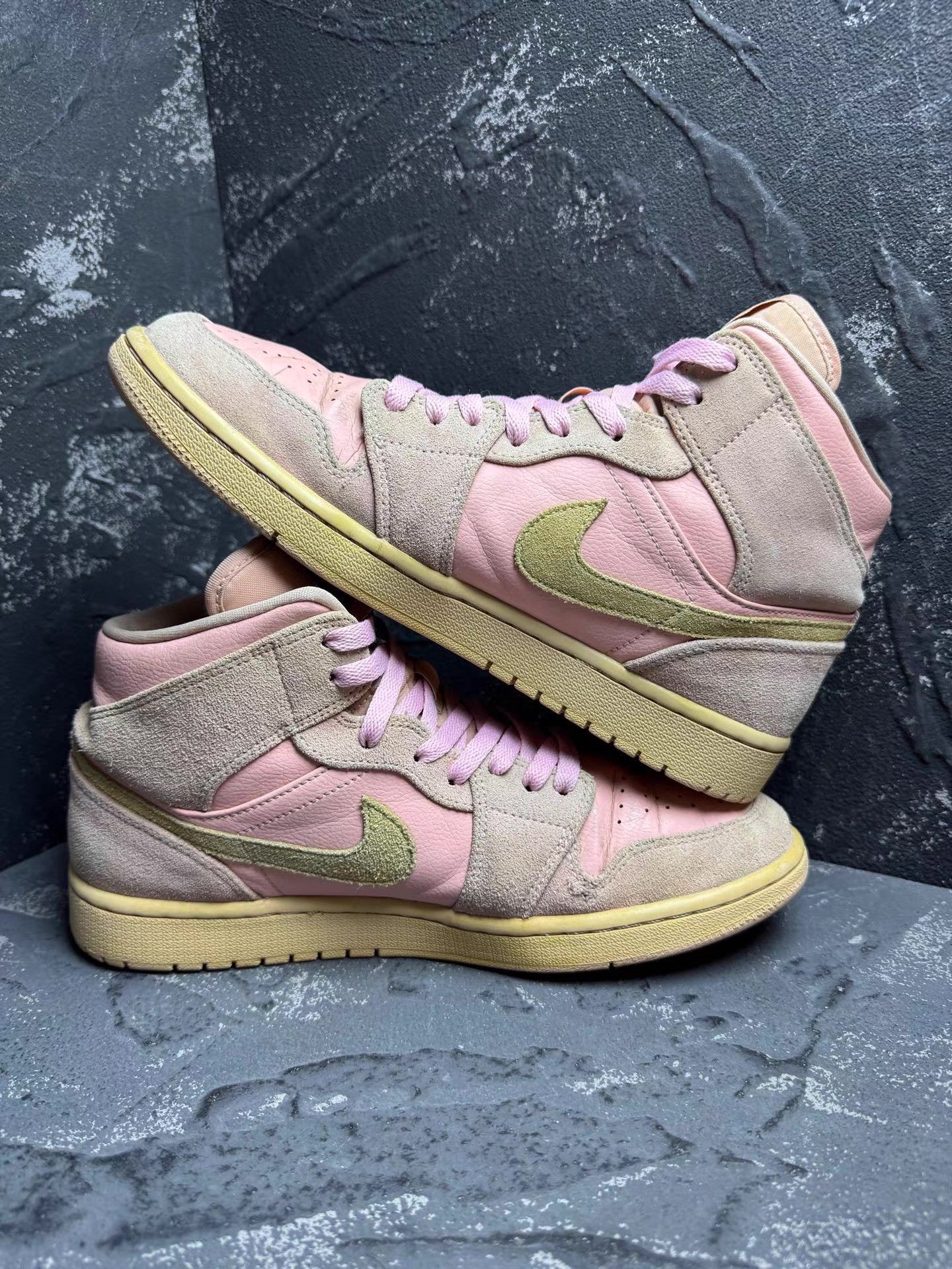 Nike Air Jordan 1 Mid Coral Gold Dirty Pink Suede Q10 Size US 8.5 / EU 41-42 - 5 Thumbnail