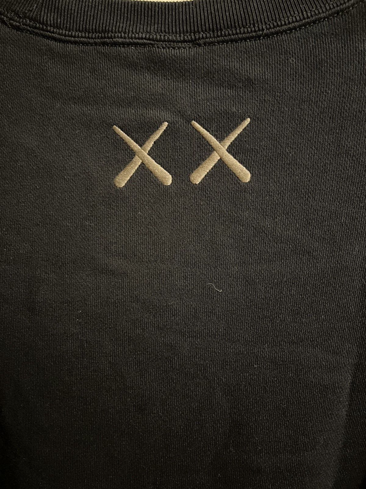 Kaws × Uniqlo Kaws X Uniqlo crewneck XL Size US XL / EU 56 / 4 - 2 Thumbnail