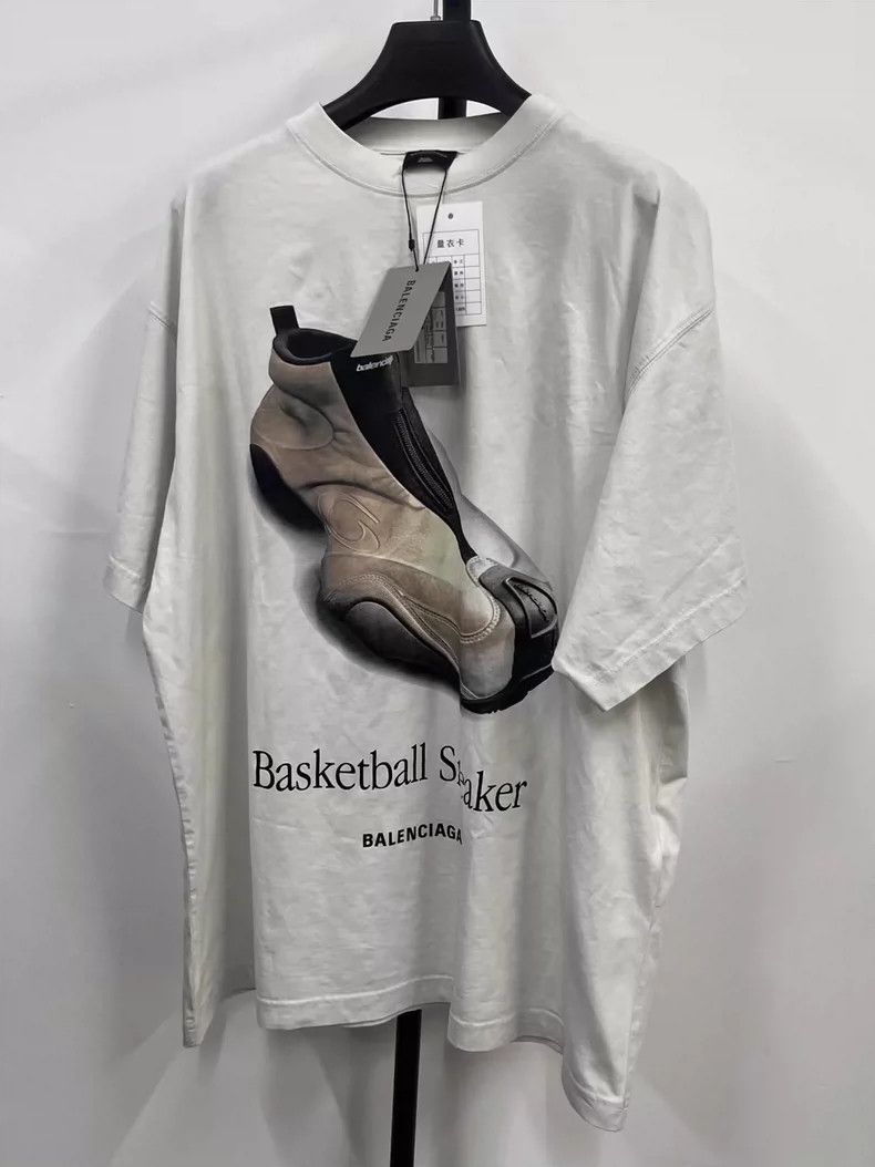 Balenciaga Balenciaga Basketball Shoes Printed Crew Neck Short Sleeve Size US S / EU 44-46 / 1 - 1 Thumbnail