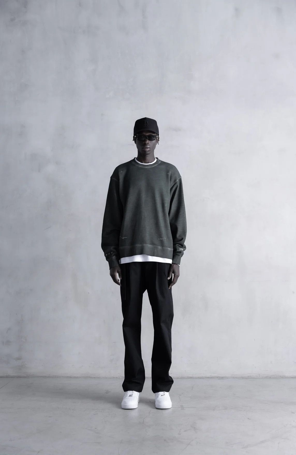 Stampd SANDLANDS CREWNECK - OIL WASHED Size US M / EU 48-50 / 2 - 3 Thumbnail