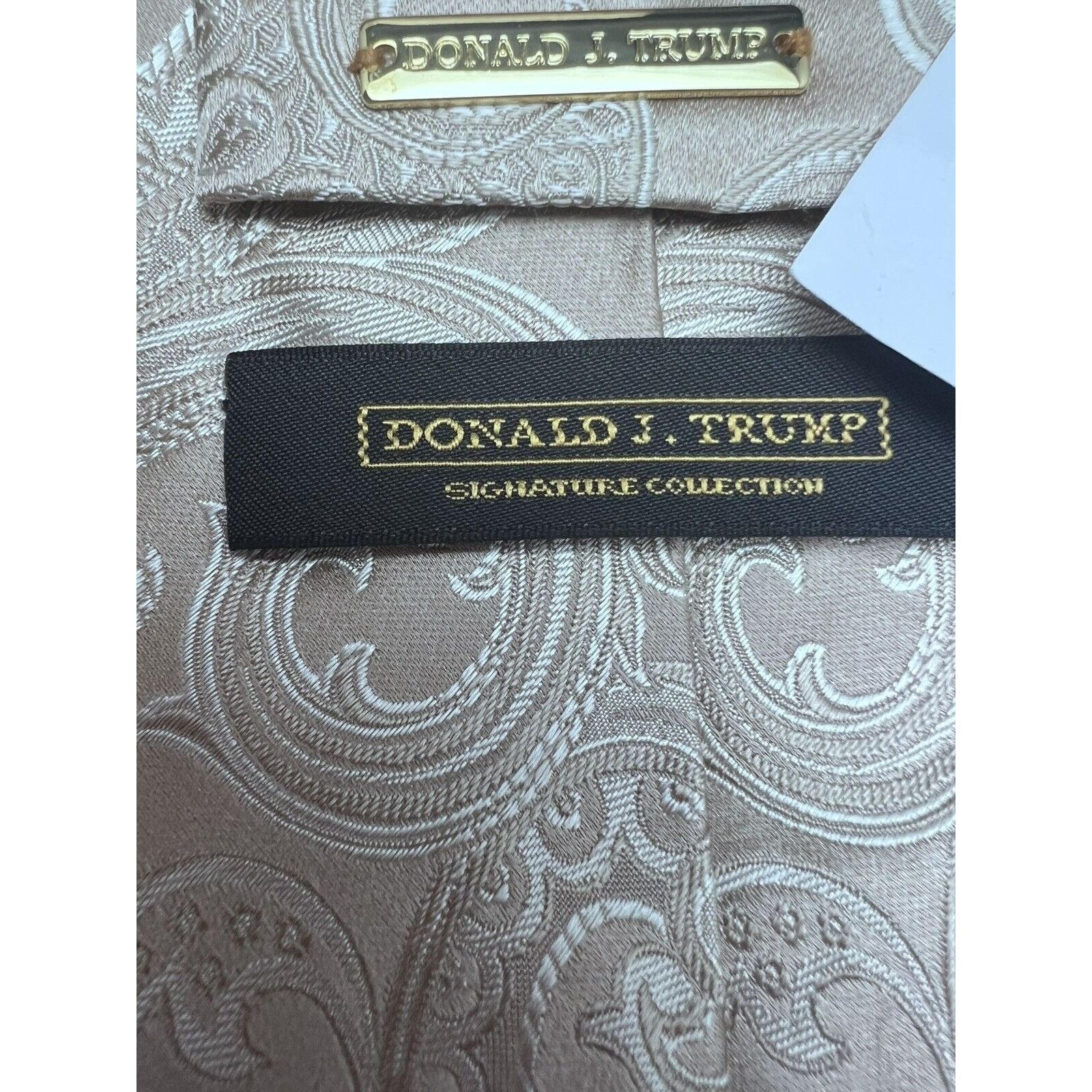 Donald Trump Donald J. Trump Signature Collection Silk Tie Gold MAGA Pres Size ONE SIZE - 4 Thumbnail
