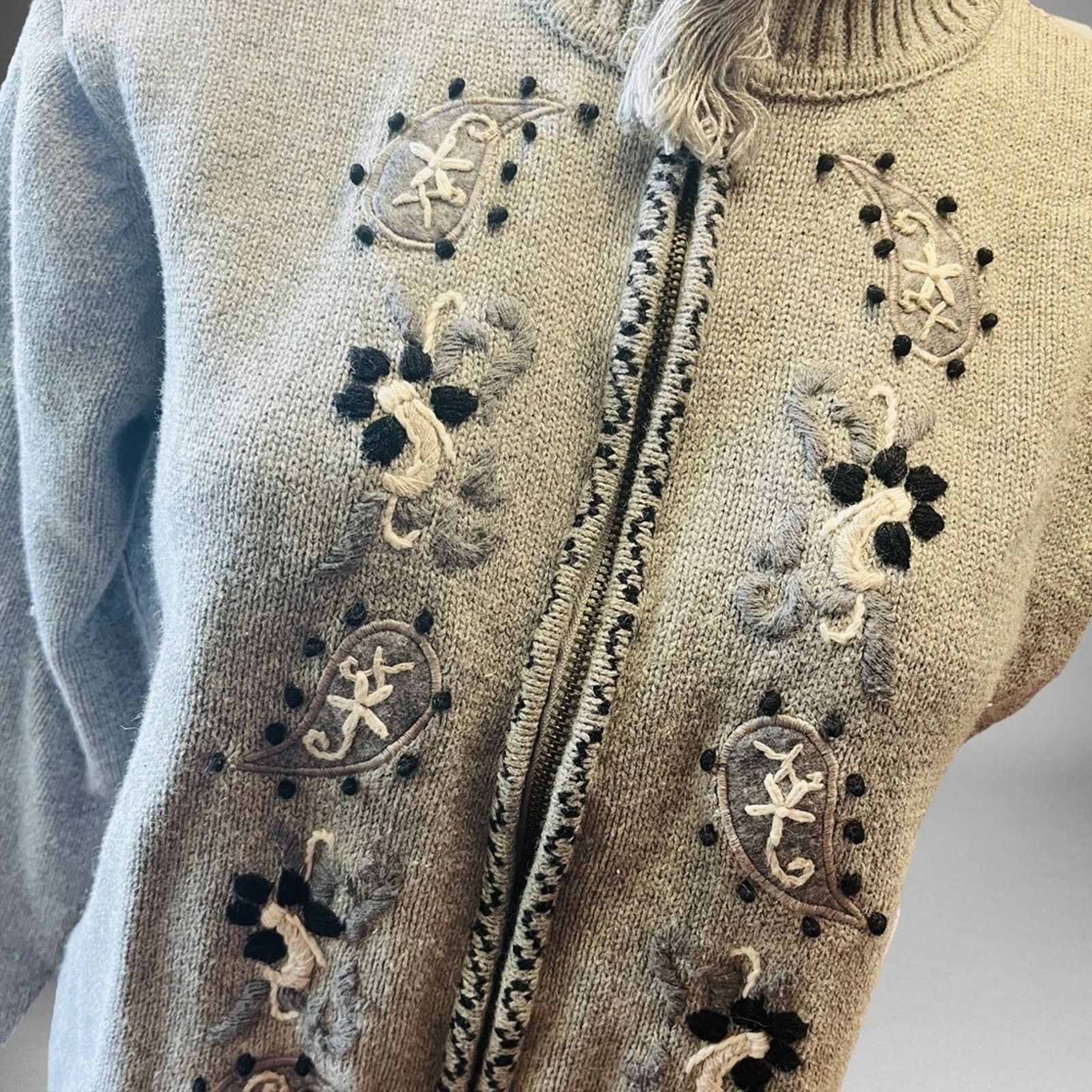 Other Vintage Crystal Kobe 3D Gray Knit Sweater Cardigan Country Size L / US 10 / IT 46 - 2 Thumbnail