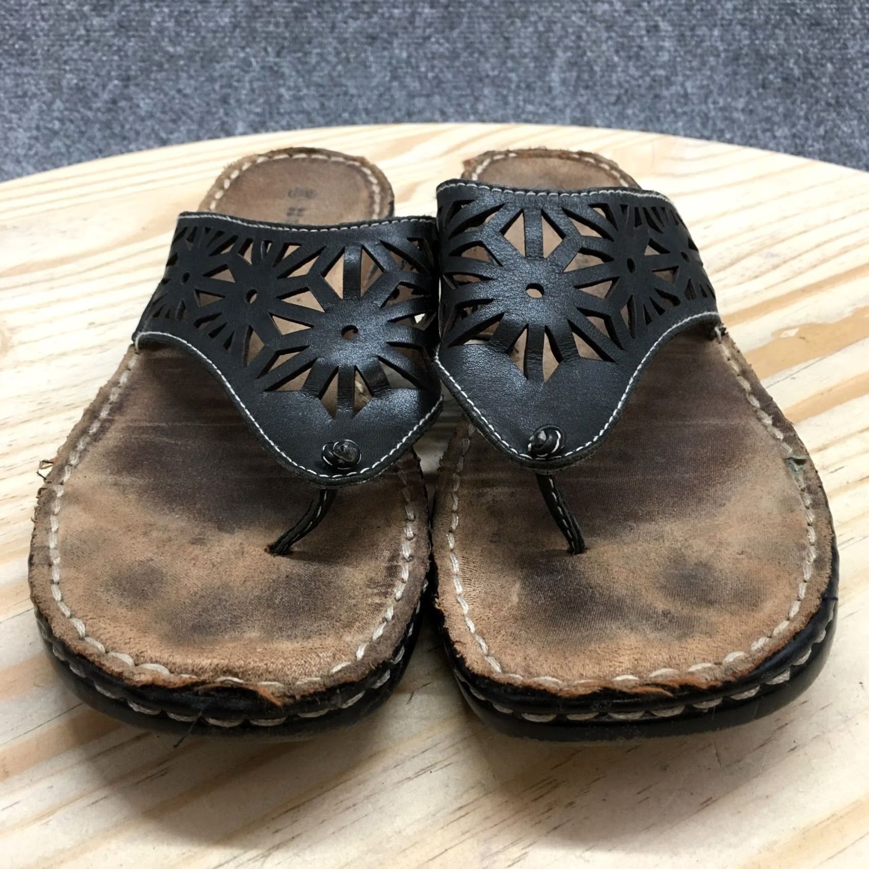 Naturalizer Naturalizer Sandals Women 10M Black Leather Cutout Thong Comfort Slip On Casual Shoe Cortout? Size US 10 / IT 40 - 4 Thumbnail