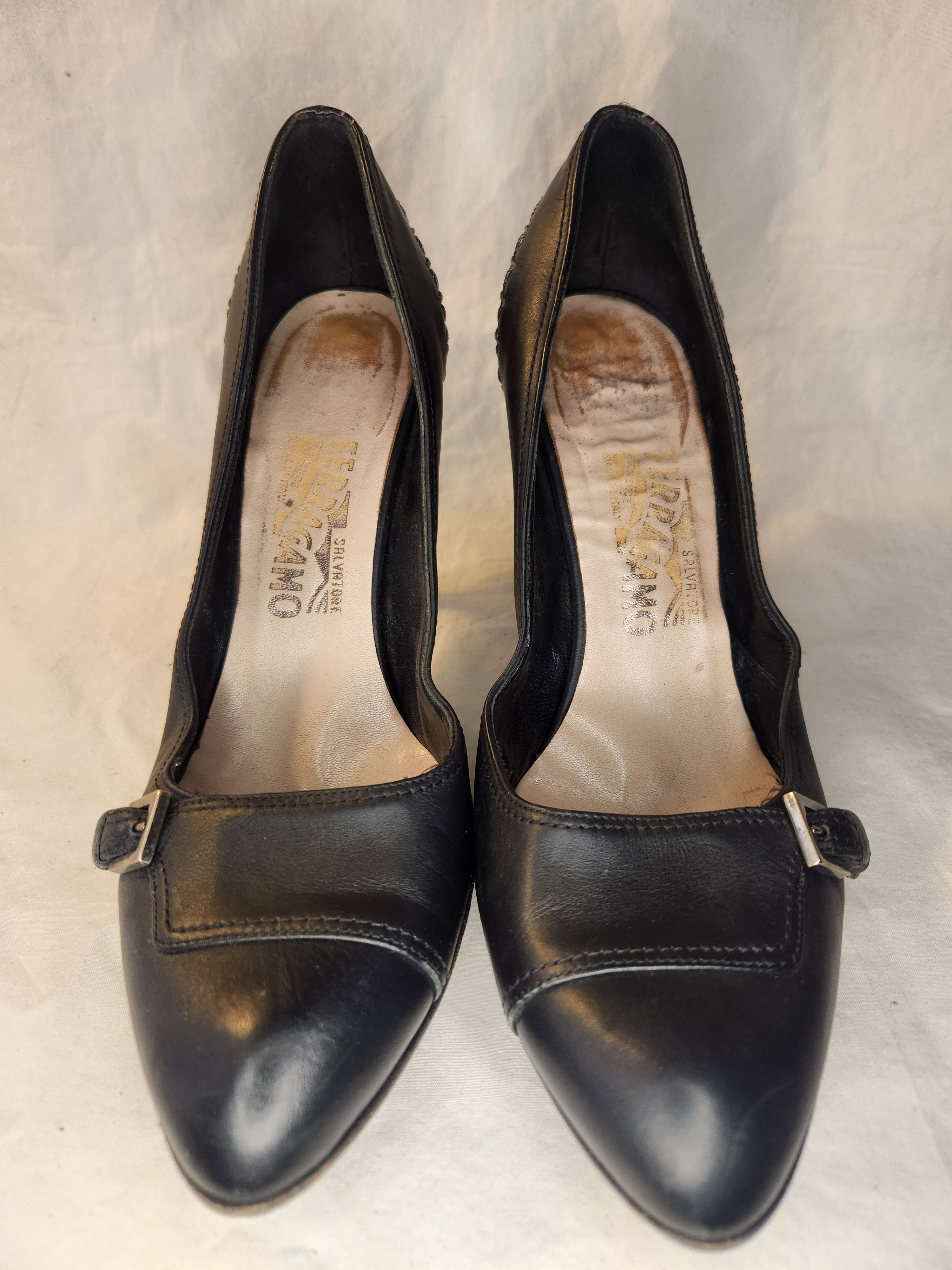 Salvatore Ferragamo CLASSIC PUMP BUCKLE VARA Size US 9.5 / IT 39.5 - 2 Thumbnail