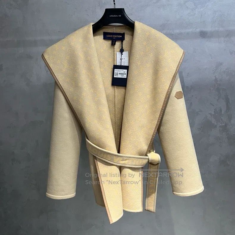 Louis Vuitton Louis Vuitton Camel Logo Lace-Up Short Coat Size M / US 6-8 / IT 42-44 - 1 Thumbnail
