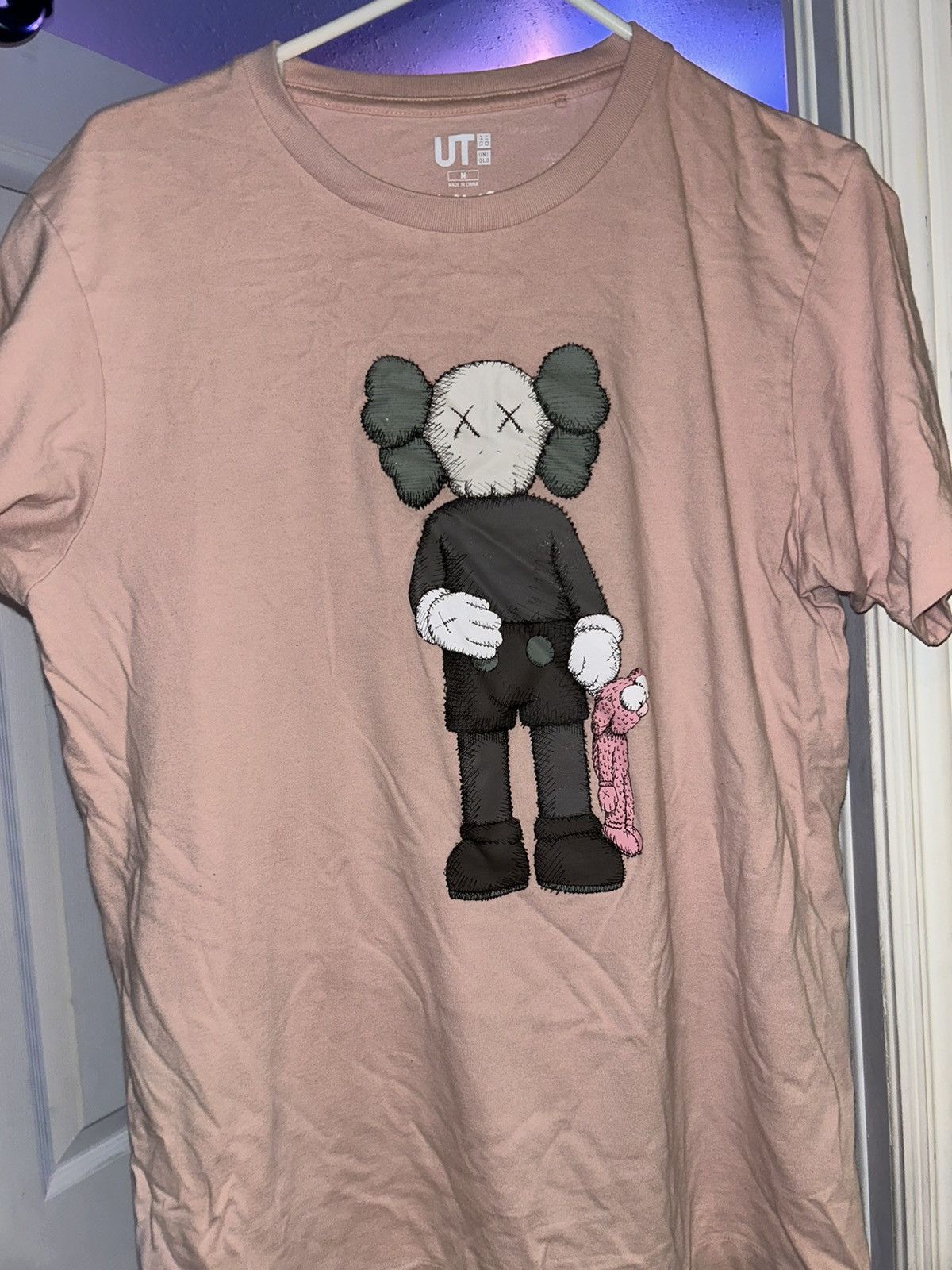 Kaws × Uniqlo Kaws x Uniqlo Companion Tee Size US M / EU 48-50 / 2 - 1 Thumbnail