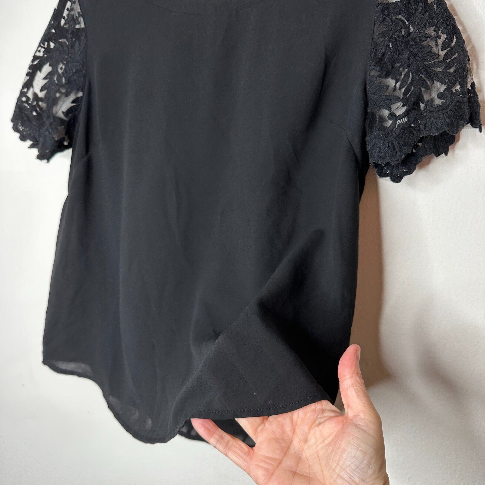 Other Lush Black Sheer Mesh Floral Lace Short Sleeve Keyhole Top M Size M / US 6-8 / IT 42-44 - 5 Thumbnail