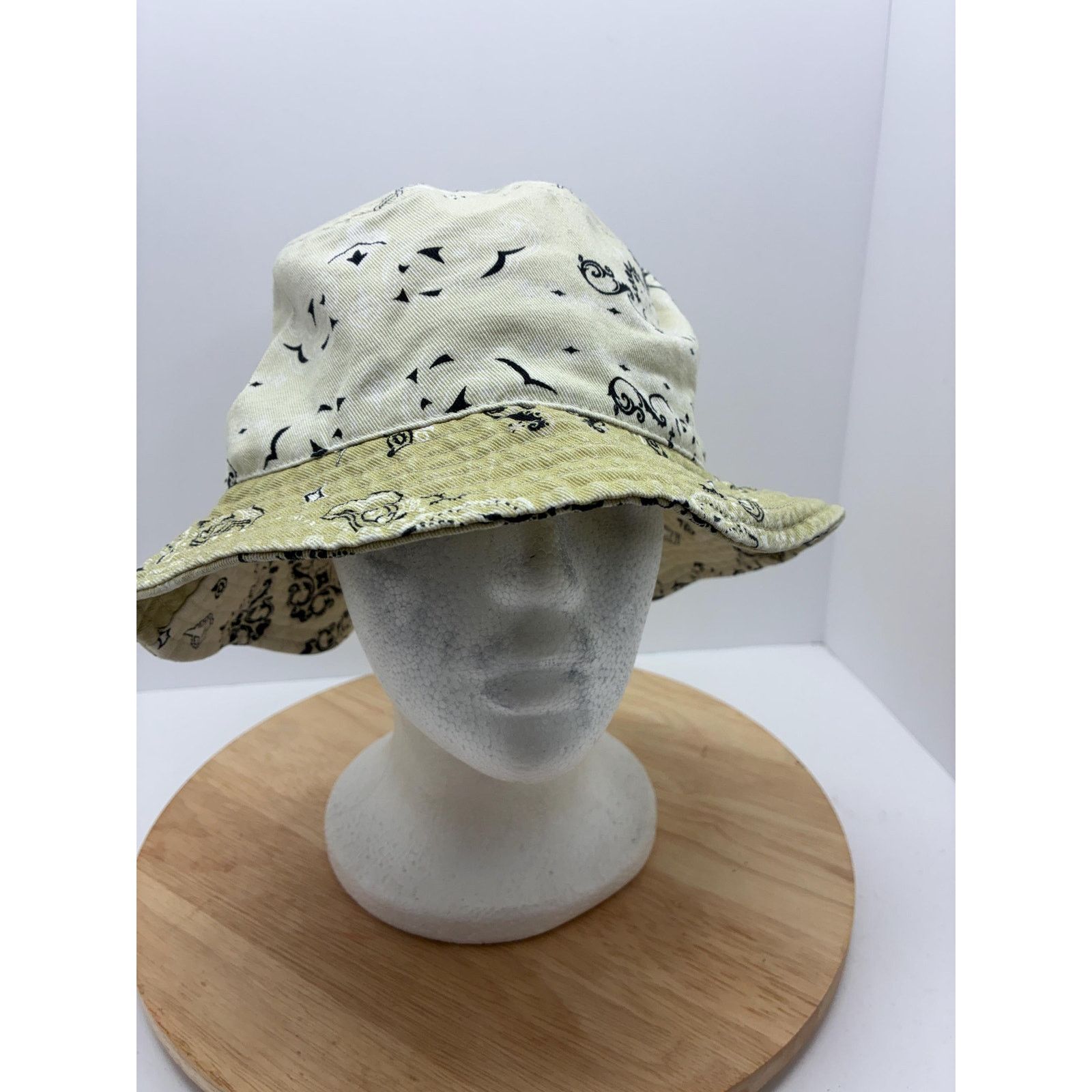 Urban Outfitters Urban Outfitters Bandana Bucket Hat | Y2K Cotton Sun Hat Size ONE SIZE - 9 Thumbnail
