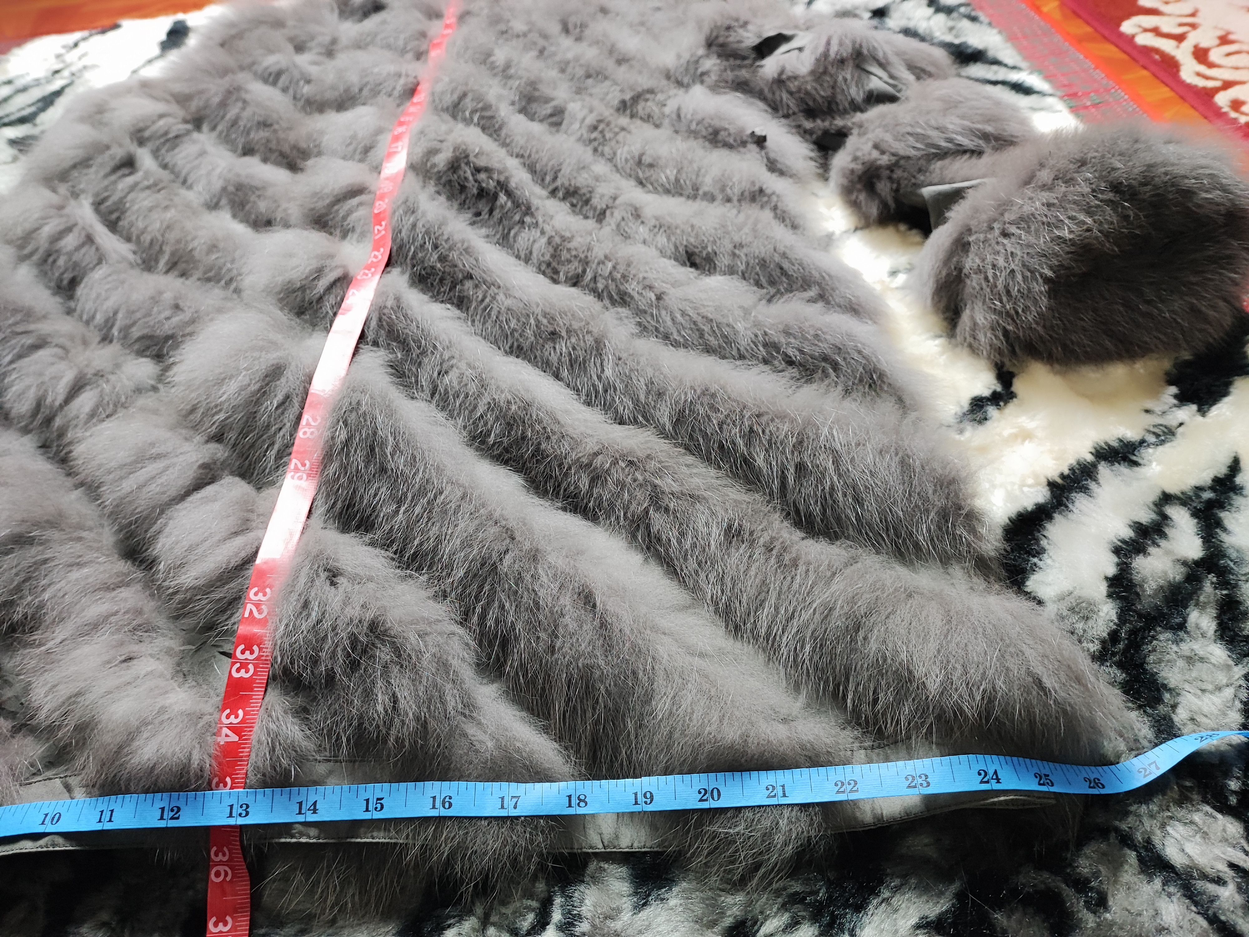 Le Grande Bleu (L.G.B.) Vintage Real Fur Bondage Coat Ravissant Size L / US 10 / IT 46 - 15 Thumbnail