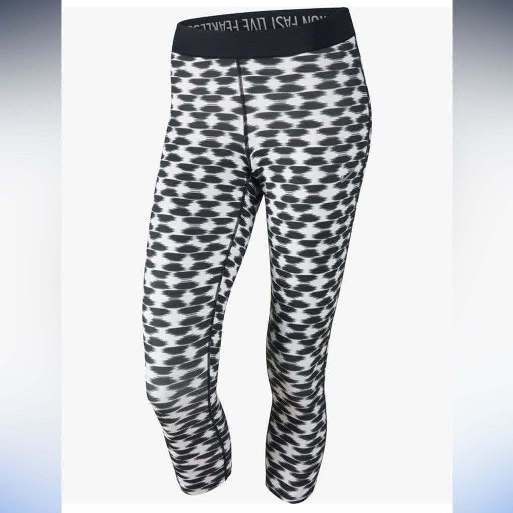 Nike NIKE Dri-Fit Relay Reflective Crop Legging Womens Size S. Size 24" / US 00 / IT 34 - 11 Thumbnail