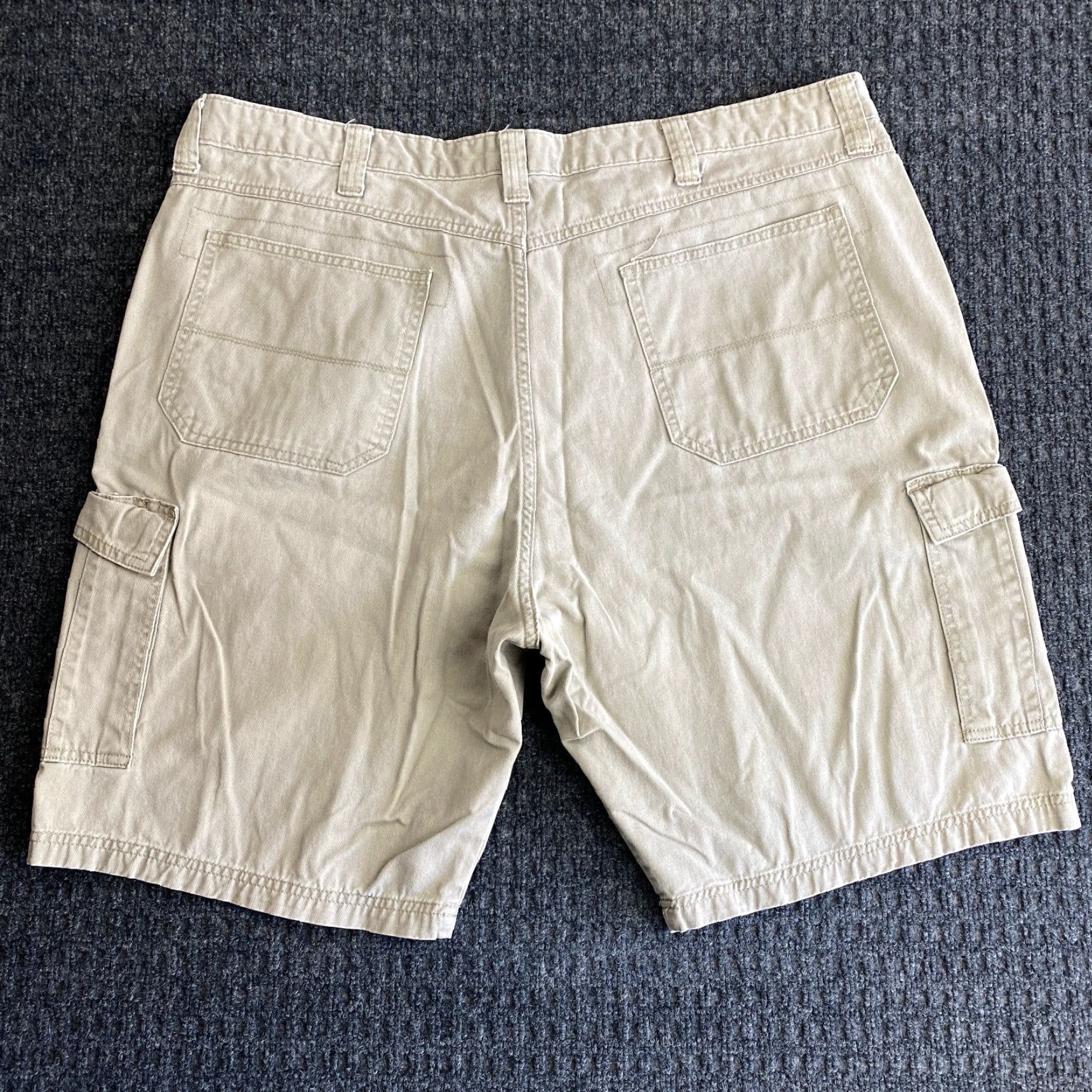 Wrangler VINTAGE Wrangler Authentics Cargo Shorts 42 Beige Khaki Outdoor Mens Cargo Pocket 10in Inseam Casual Workwear Cooler Size US 42 / EU 58 - 2 Thumbnail