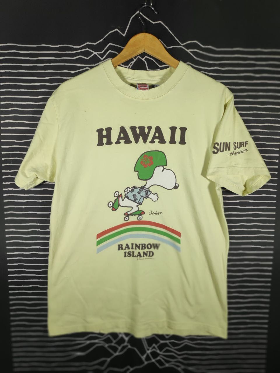 Sun Surf Vtg Sun Surf Toyo Enterprise Hawaii x Snoopy Tee Size M Size US M / EU 48-50 / 2 - 1 Thumbnail