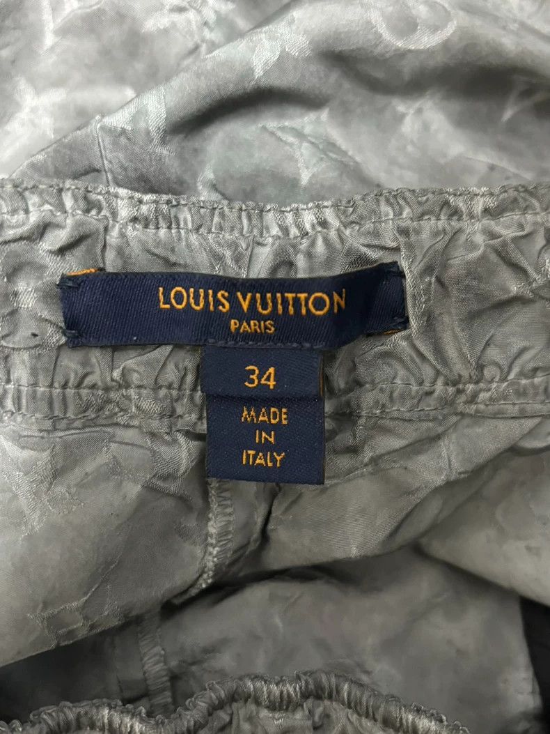 Louis Vuitton Louis Vuitton Metallic full-print shorts 2503-N Size US 34 / EU 50 - 5 Thumbnail