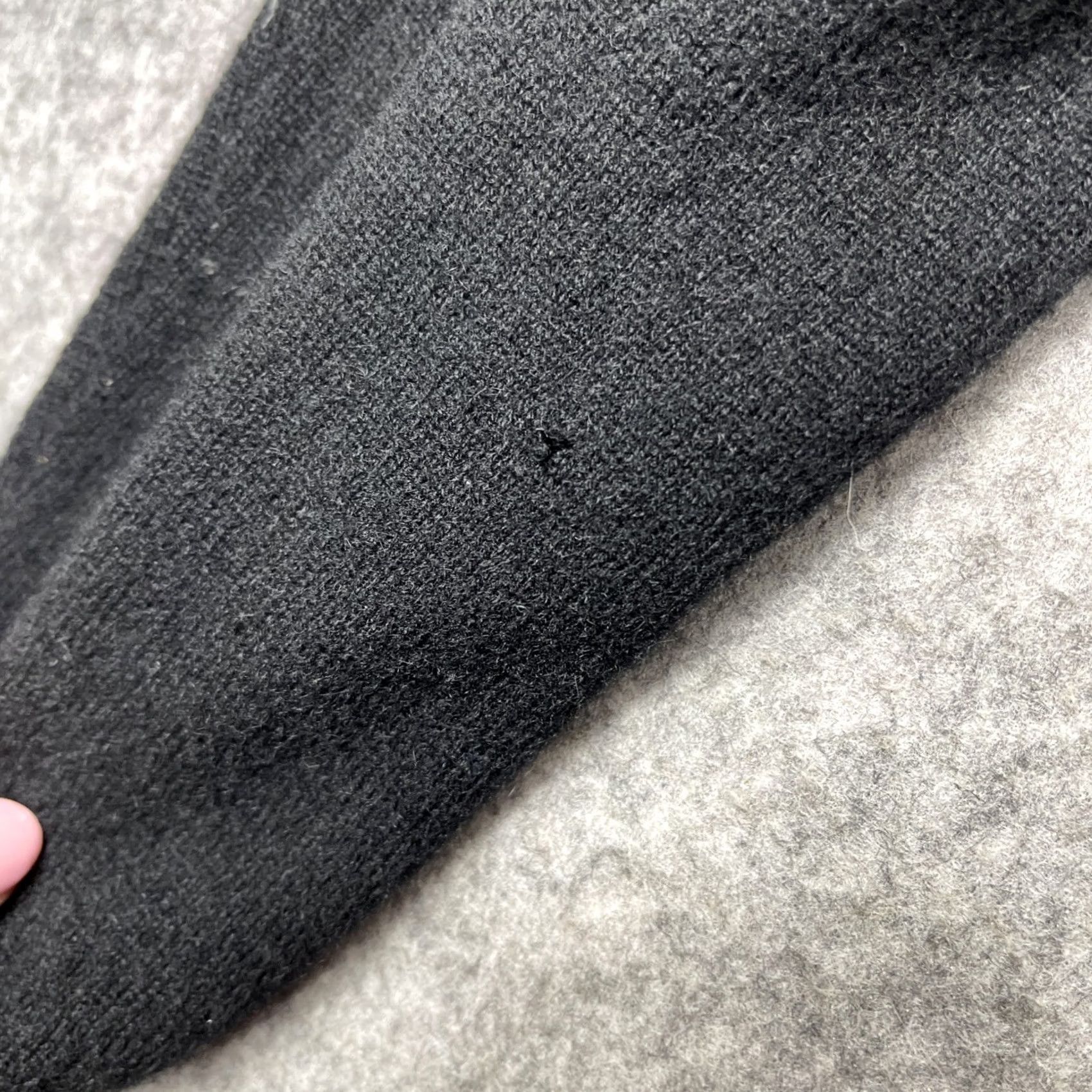 Neiman Marcus Neiman Marcus Mens Black Cashmere Mock Neck 1/4 Zip Sweater Size Large Regular Knit Pullover Long Sleeve Zipper Casual Classic Designer Luxury Modern Size US L / EU 52-54 / 3 - 7 Thumbnail
