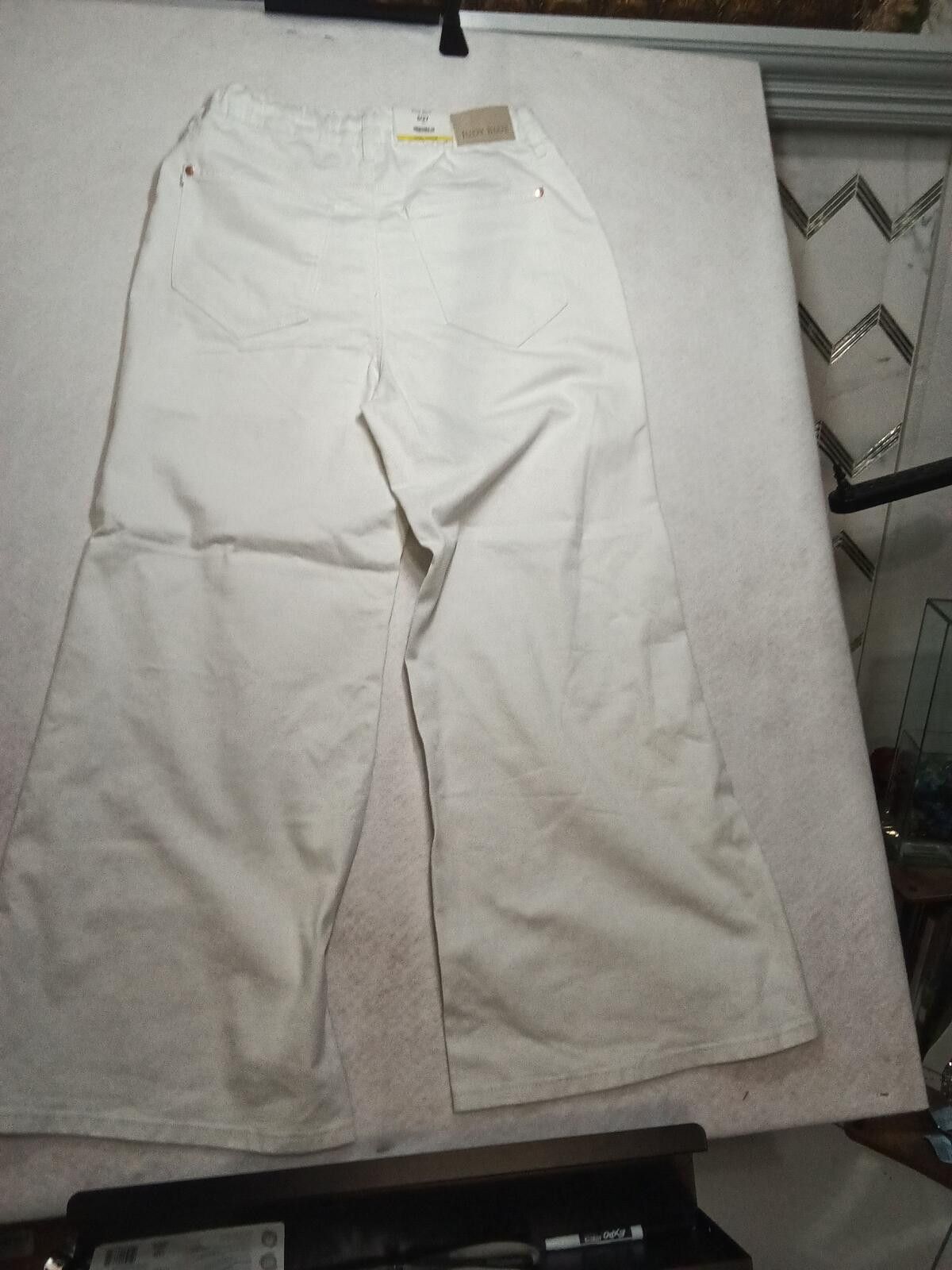 Other Judy Blue White Palazzo Fit Wide Leg NWT Drawstring 5/27 Size 27" / US 4 / IT 40 - 4 Thumbnail