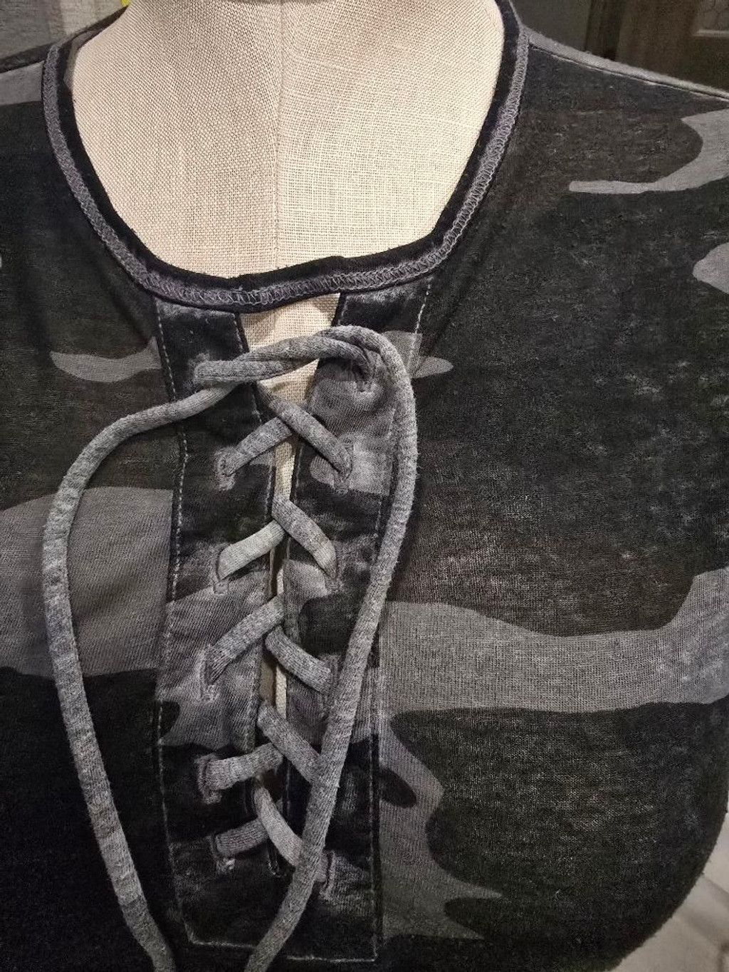 Lucky Brand Women's Lucky Brand Camo Lace-Up Short Sleeve Tee M Black Size M / US 6-8 / IT 42-44 - 6 Thumbnail