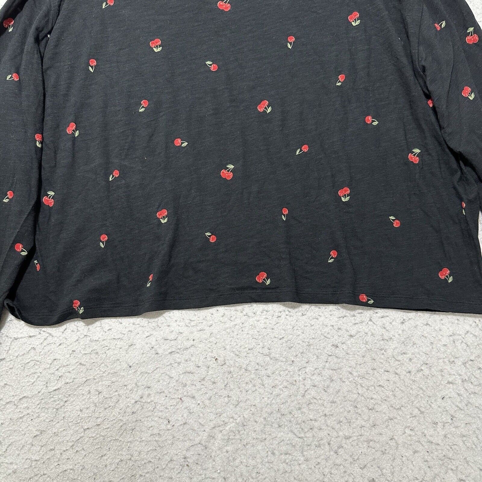 Victoria's Secret Victoria's Secret PINK Large Cherry Crop Top T Shirt Black Size L / US 10 / IT 46 - 12 Thumbnail