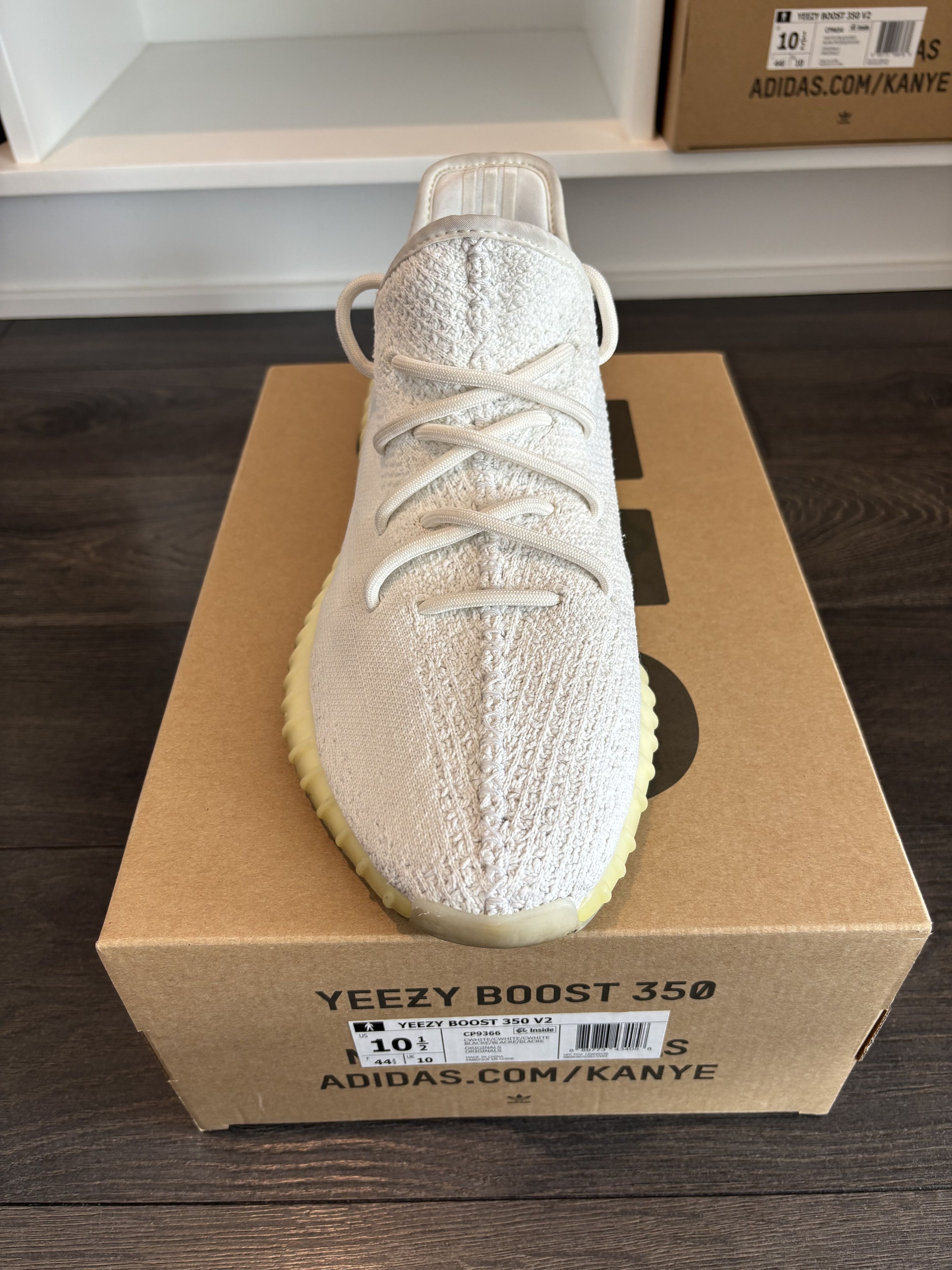 Yeezy Yeezy Boost 350 V2 Triple White Size US 10.5 / EU 43-44 - 11 Thumbnail