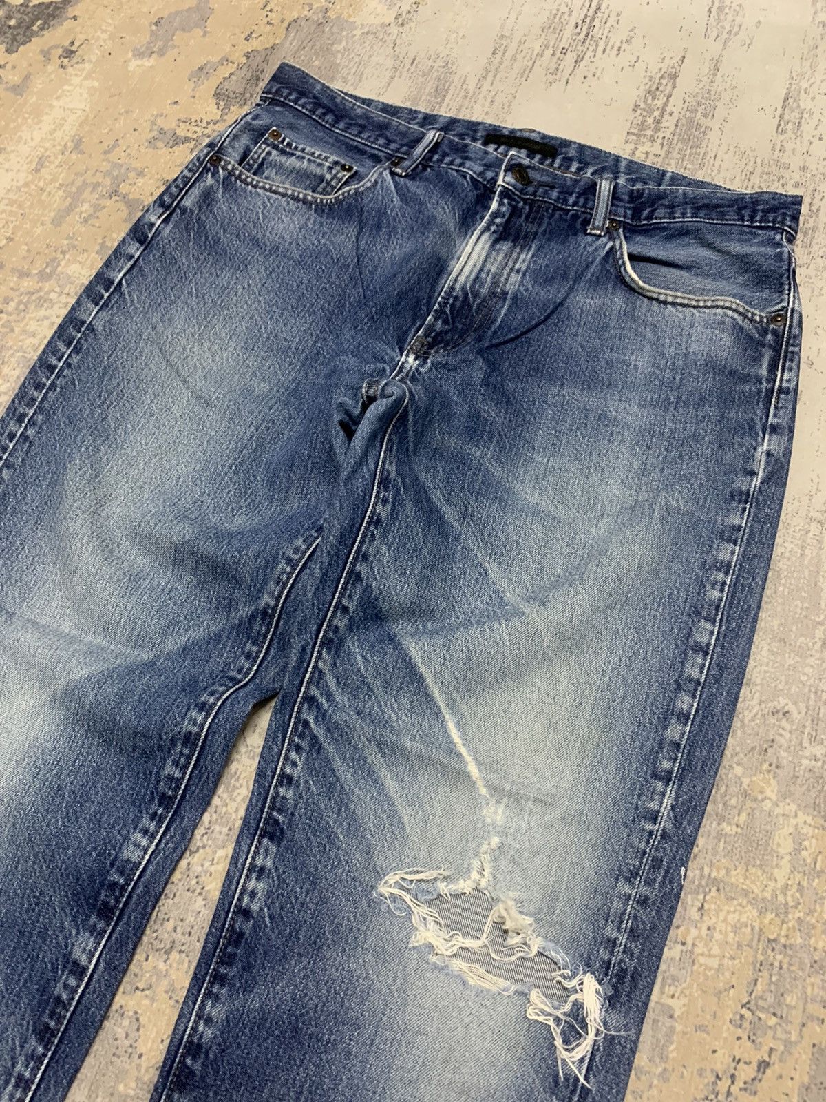 Japanese Brand Vintage Uniqlo Distressed Faded Blue Straight Leg Denim Jean Size US 35 - 3 Thumbnail