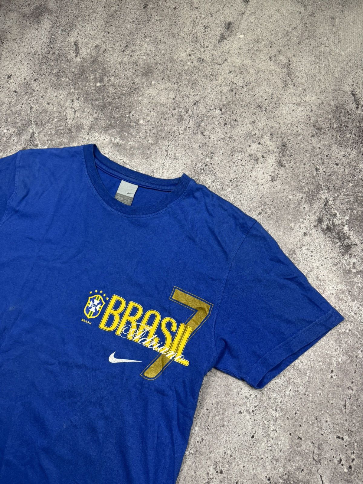 Nike Vintage Nike Brazil Y2K #7 Adriano Soccer Jersey Shirt Size US L / EU 52-54 / 3 - 2 Thumbnail