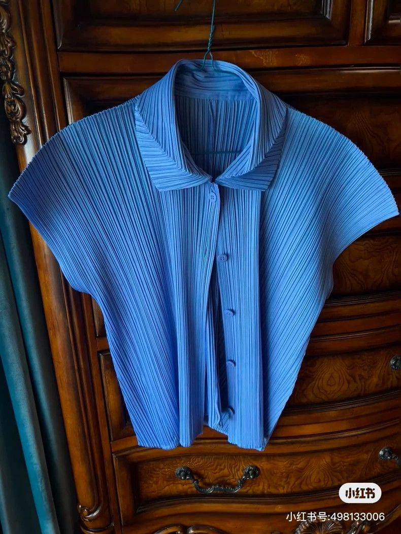 Issey Miyake Issey Miyake size:3 Blue pleated short-sleeved shirt Size M / US 6-8 / IT 42-44 - 1 Thumbnail