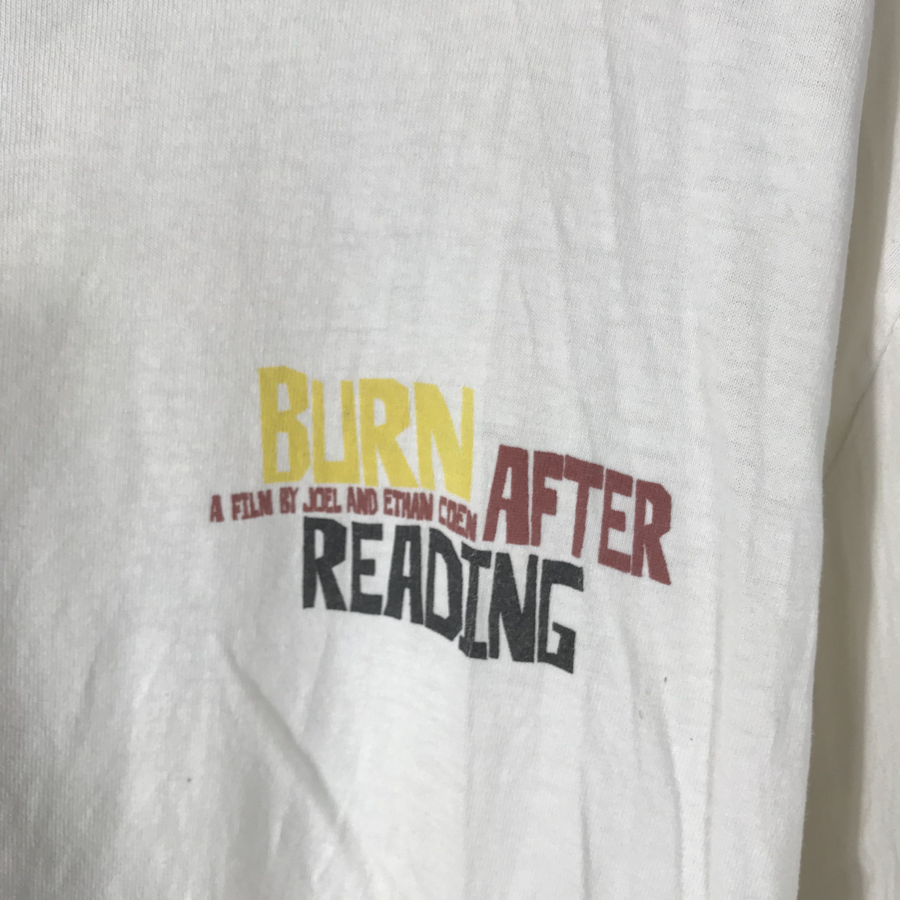 Vintage Vintage burn after reading Brad Pitt Movie Promo T-shirt L Size US XL / EU 56 / 4 - 9 Thumbnail