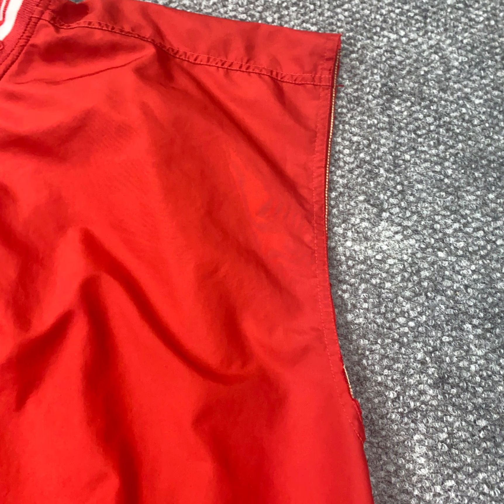 Reebok VINTAGE Reebok Pullover Shirt Mens XL Red V-Neck Pockets 90s Lined Sleeveless Size US XL / EU 56 / 4 - 2 Thumbnail