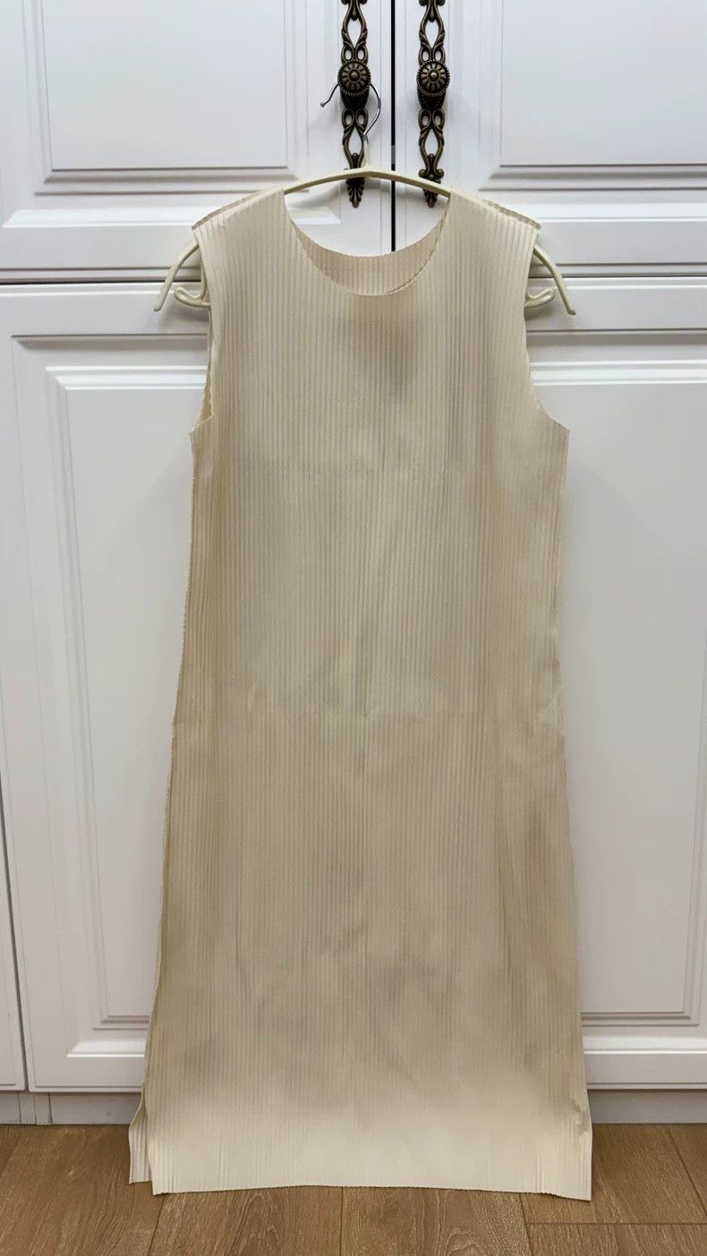 Other Issey Miyake size:one size White round-neck sleeveless dre Size XS / US 0-2 / IT 36-38 - 1 Thumbnail