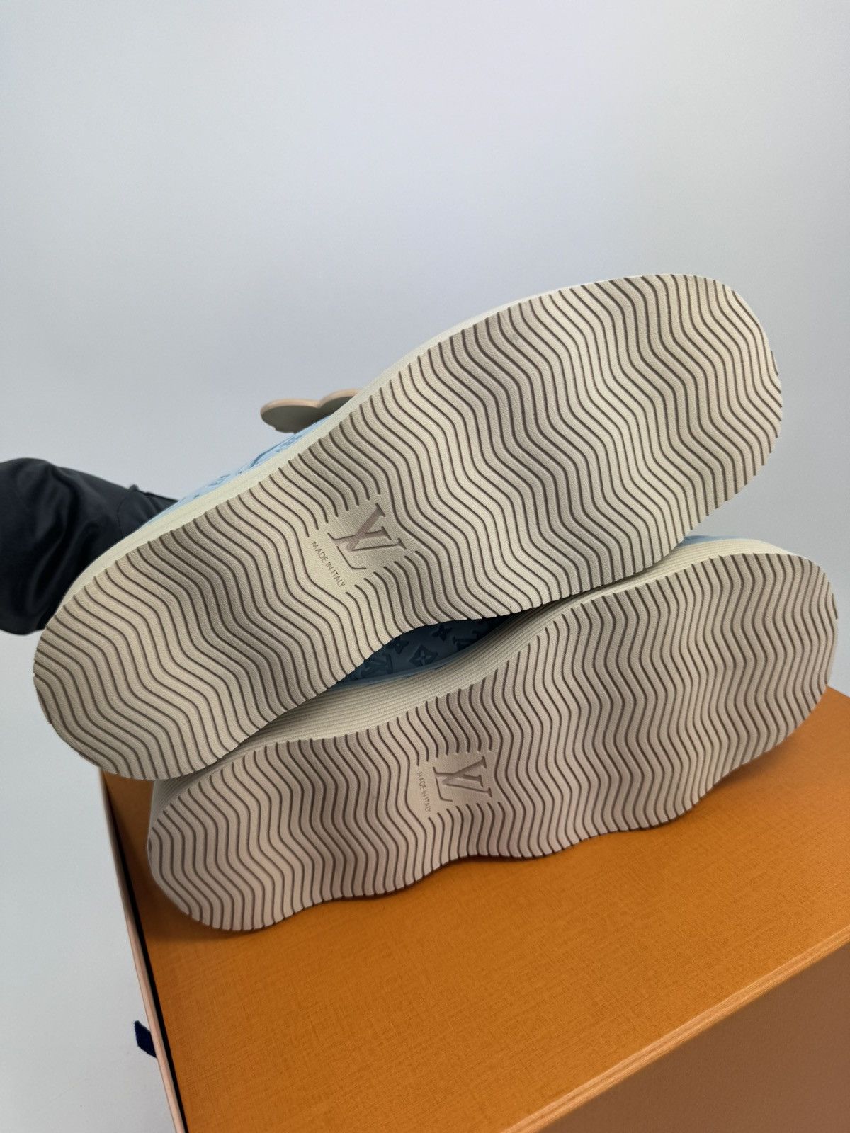 Louis Vuitton LV x TYLER THE CREATOR WAVES DERBIES 1ACWEA RARE Size US 8 / EU 41 - 5 Thumbnail