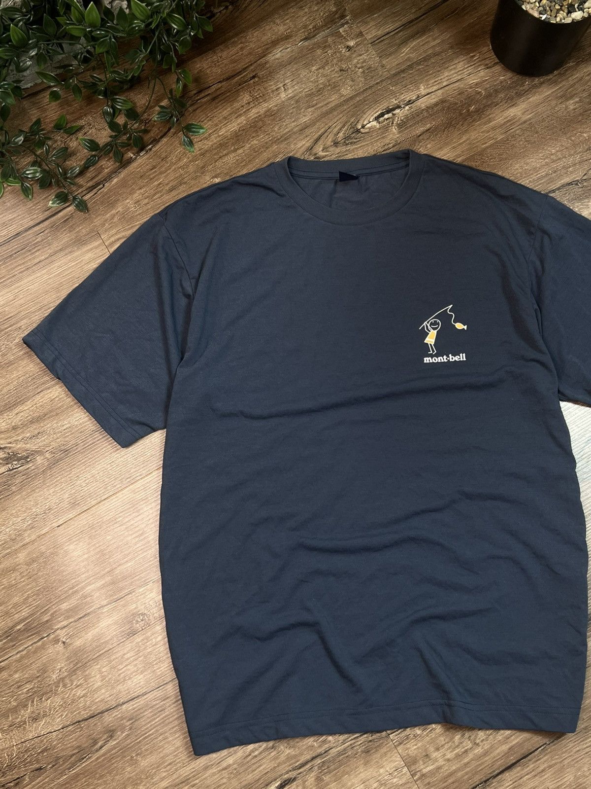Montbell Montbell Mini Logo Minimal Gorpcore T-Shirt Japan Size US L / EU 52-54 / 3 - 3 Thumbnail