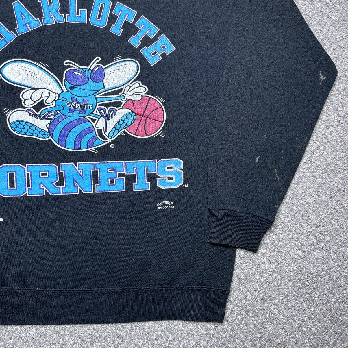 Nutmeg Vintage 1990s NBA Charlotte Hornets Nutmeg Black Sweatshirt Size US XXL / EU 58 / 5 - 15 Thumbnail