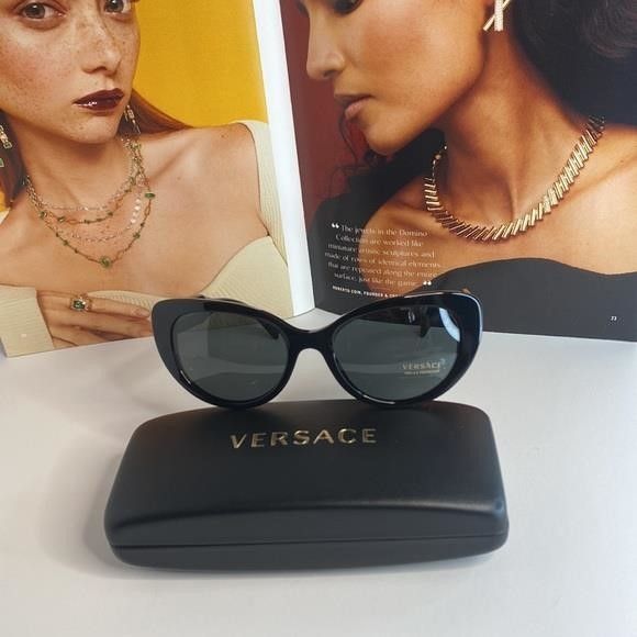 Versace New - Versace Black New Ve4378-0VE4378 Cat Eye Eyewear Sungl Size ONE SIZE - 4 Thumbnail