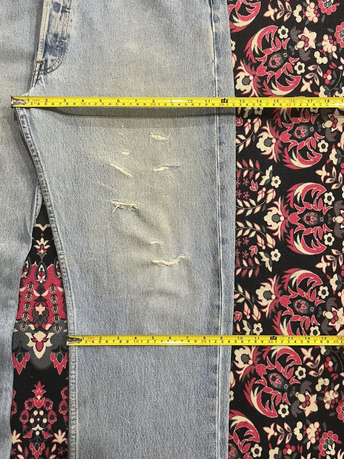 Levi's Vintage 90s Levi’s 501 Buttonfly Light Blue Washed Rip Jeans Size US 36 / EU 52 - 19 Thumbnail