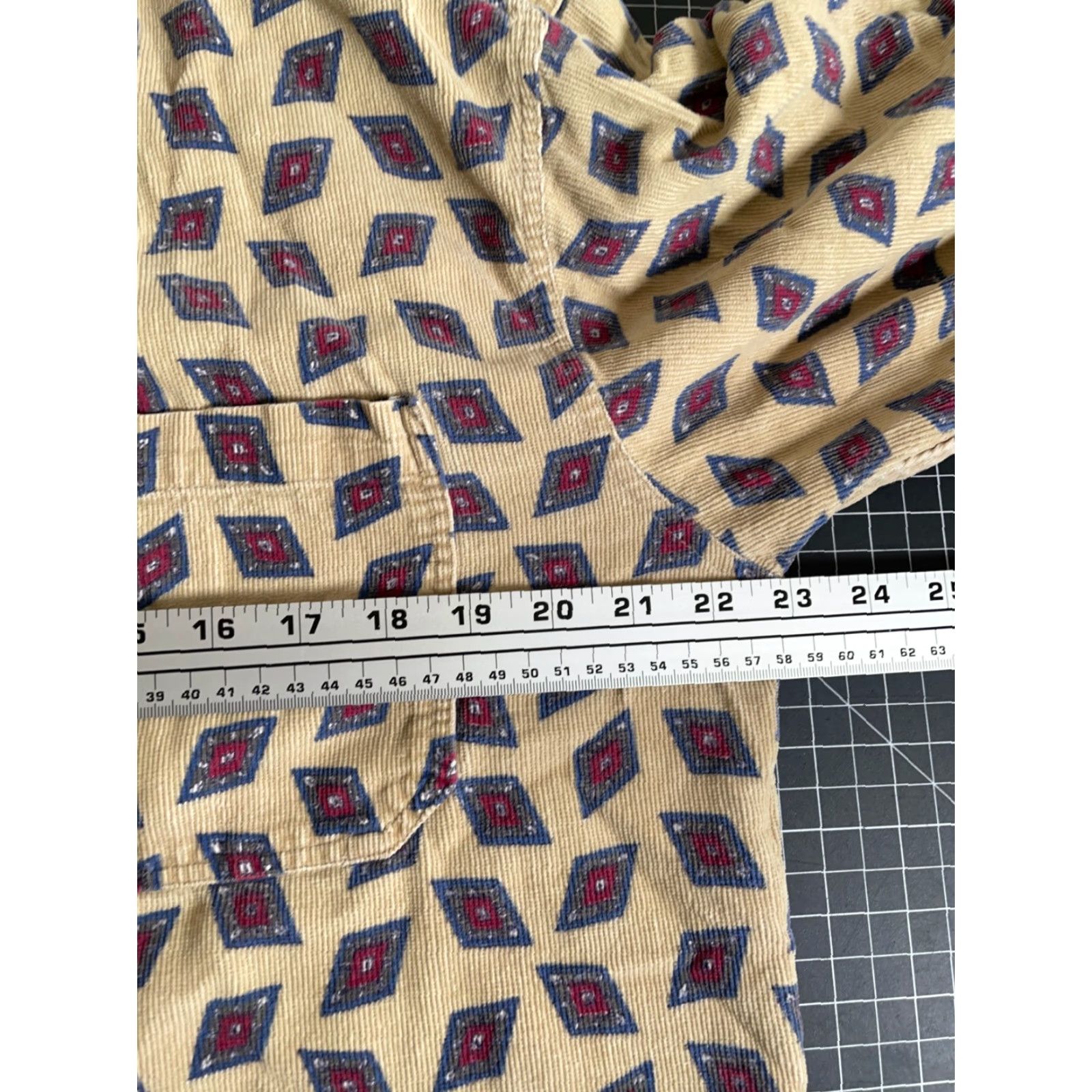 Etro VINTAGE Cambridge Classics Mens Button-Up Shirt Adult Medium Corduroy Geometric Diamond Pattern 90s Preppy Retro Beige Size US M / EU 48-50 / 2 - 6 Thumbnail