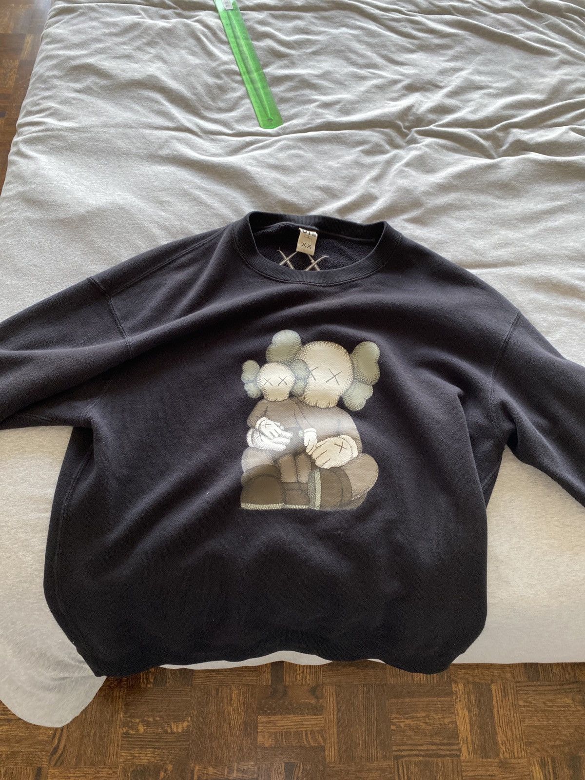 Kaws × Uniqlo KAWS x UNIQLO Crewneck Size US M / EU 48-50 / 2 - 1 Thumbnail